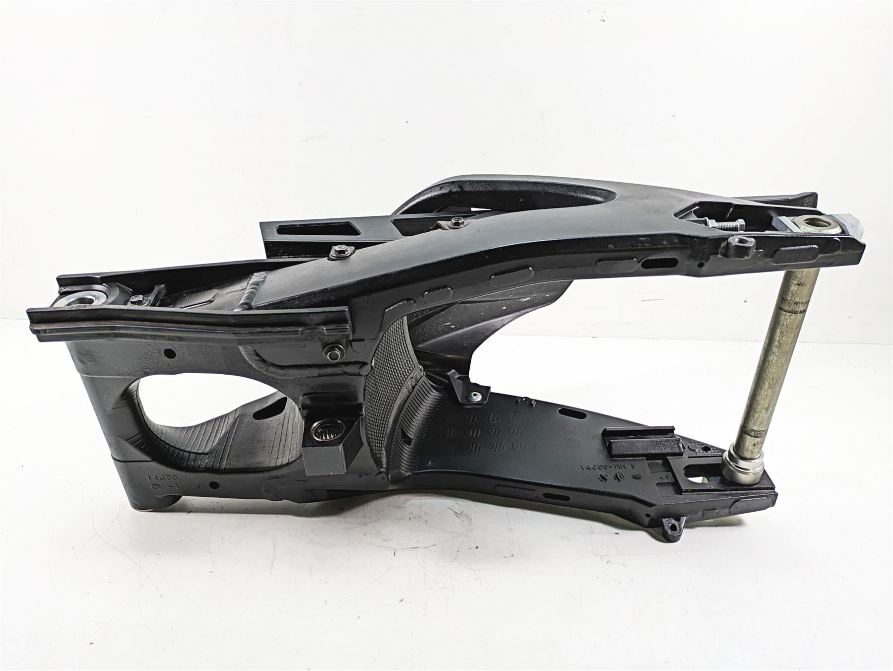 2022 Suzuki GSXR 750 Rear Swing Arm Swingarm 61000-14J01-YAP {{ shop.shopifyCountryName }} - Mototech271