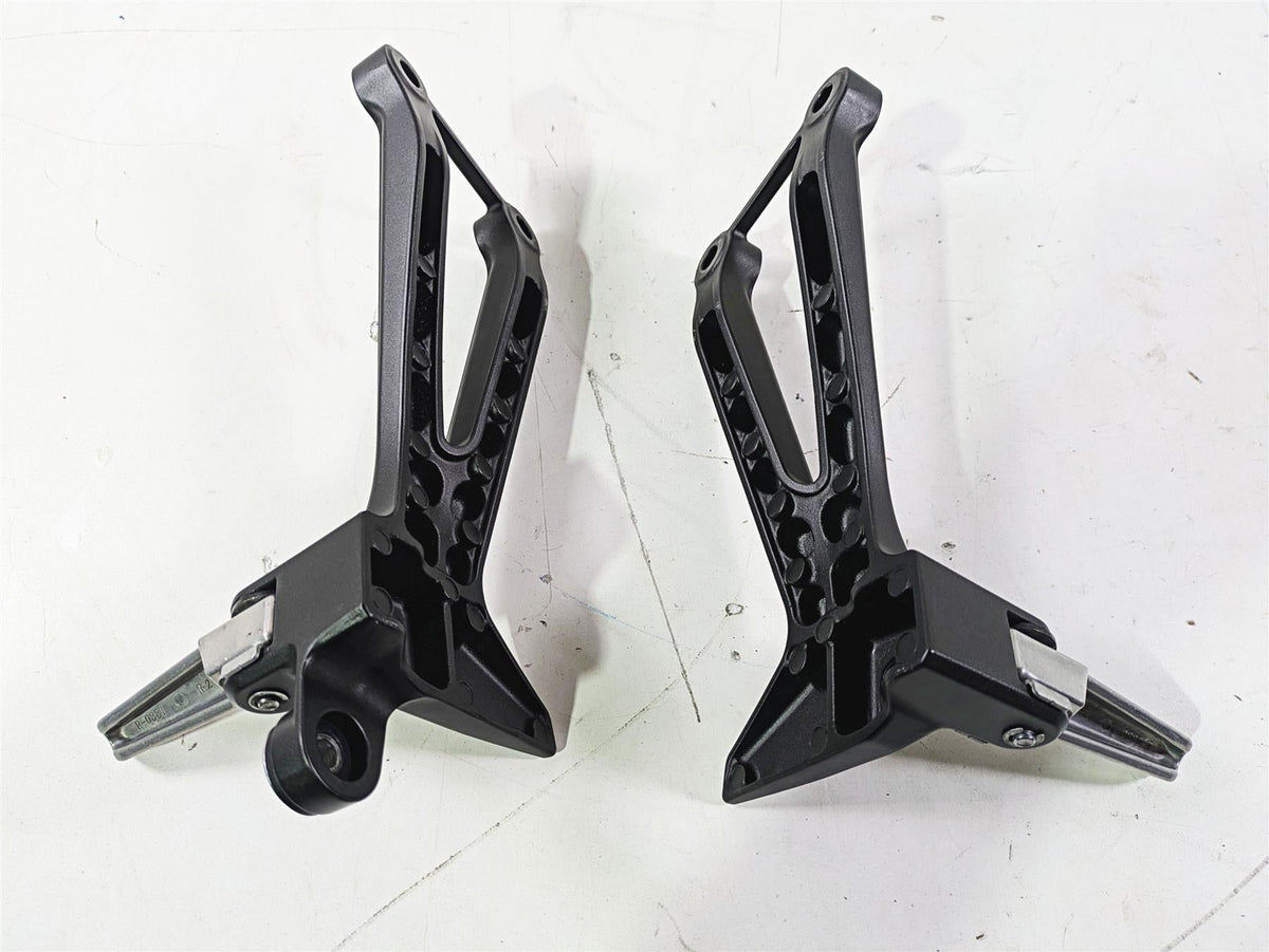 2022 Kawasaki ZR900RS Cafe Rear Passenger Foot Peg Rest Set 35063-1393-18R {{ shop.shopifyCountryName }} - Mototech271