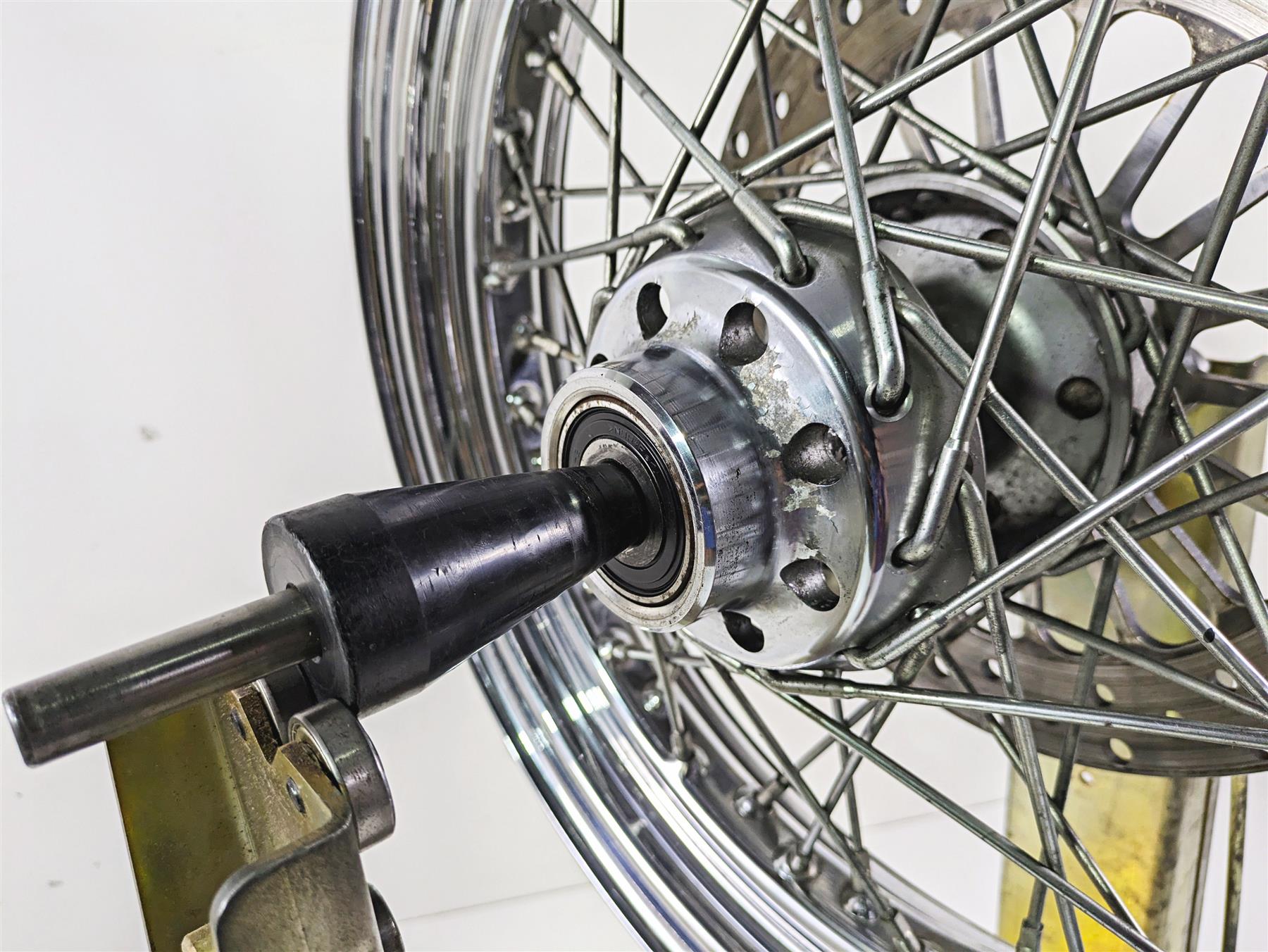 2004 Harley FLSTCI Softail Heritage Front Wheel Rim Rotor 16x3 READ 43005-05A {{ shop.shopifyCountryName }} - Mototech271