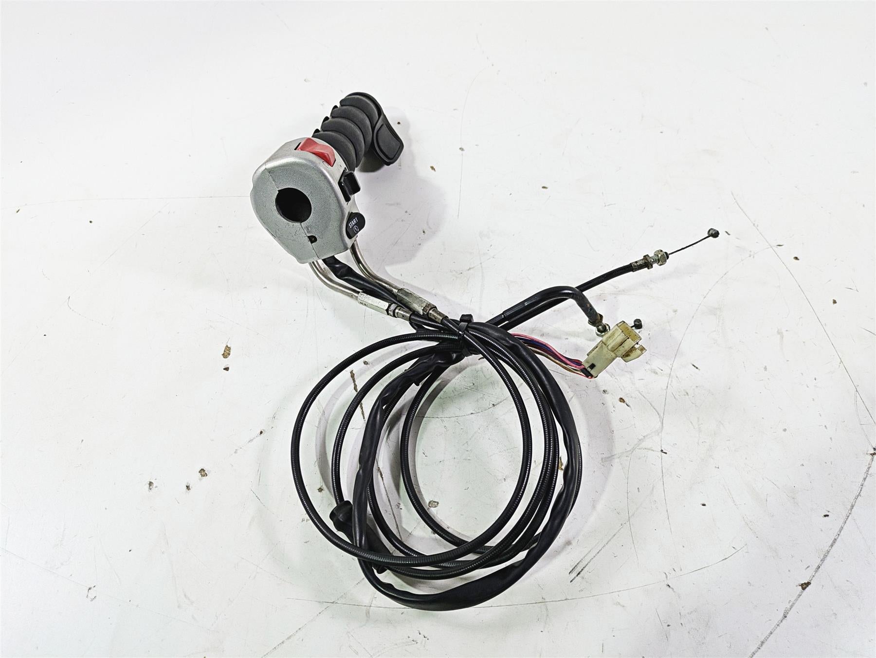 2004 Victory Kingpin Right Hand Control Switch + Throttle Cable & Grip 4010699 {{ shop.shopifyCountryName }} - Mototech271