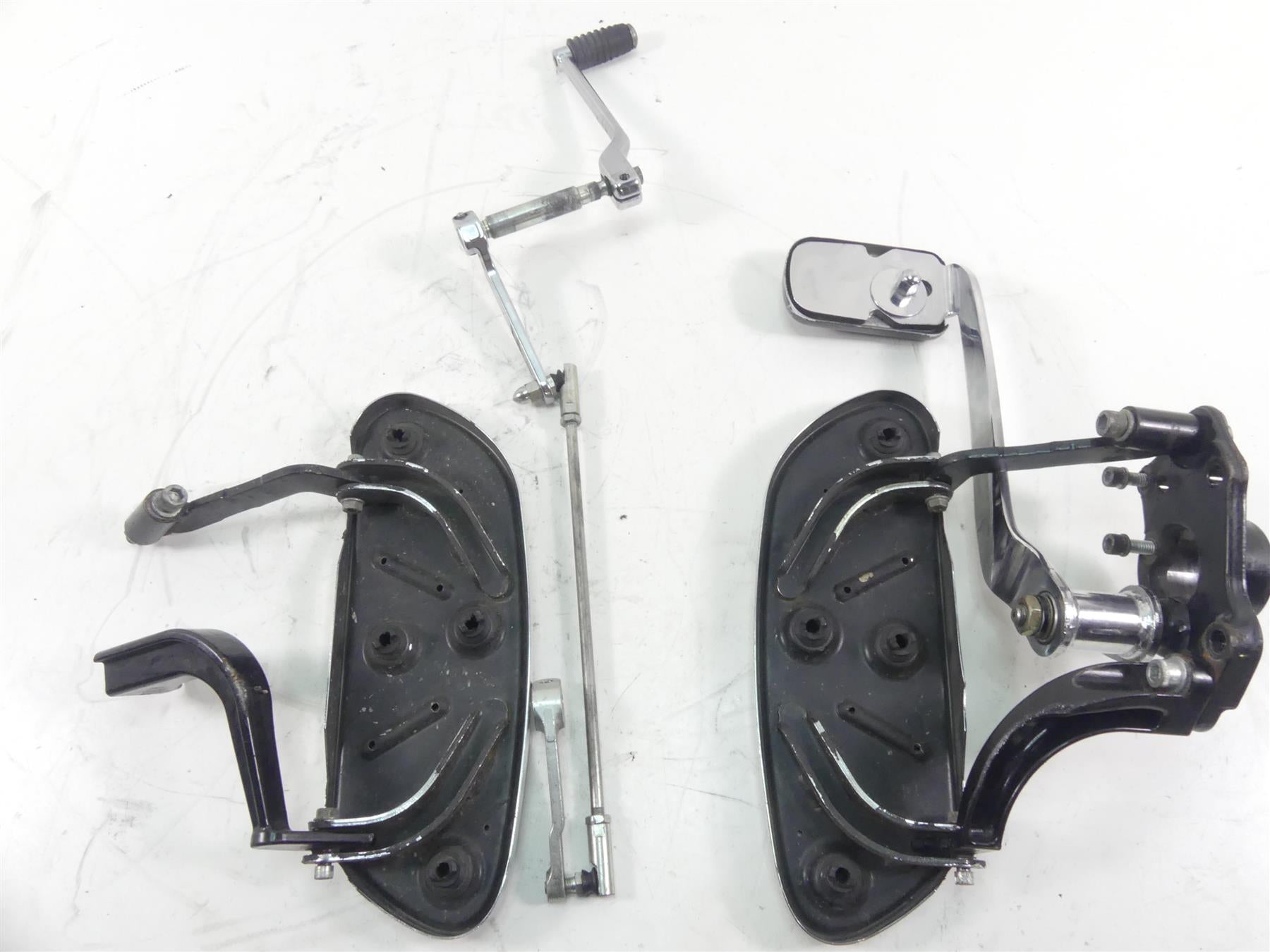 2011 Harley Touring FLTRU Road Glide Floorboard Shifter Brake Pedal Set 47365-09 {{ shop.shopifyCountryName }} - Mototech271