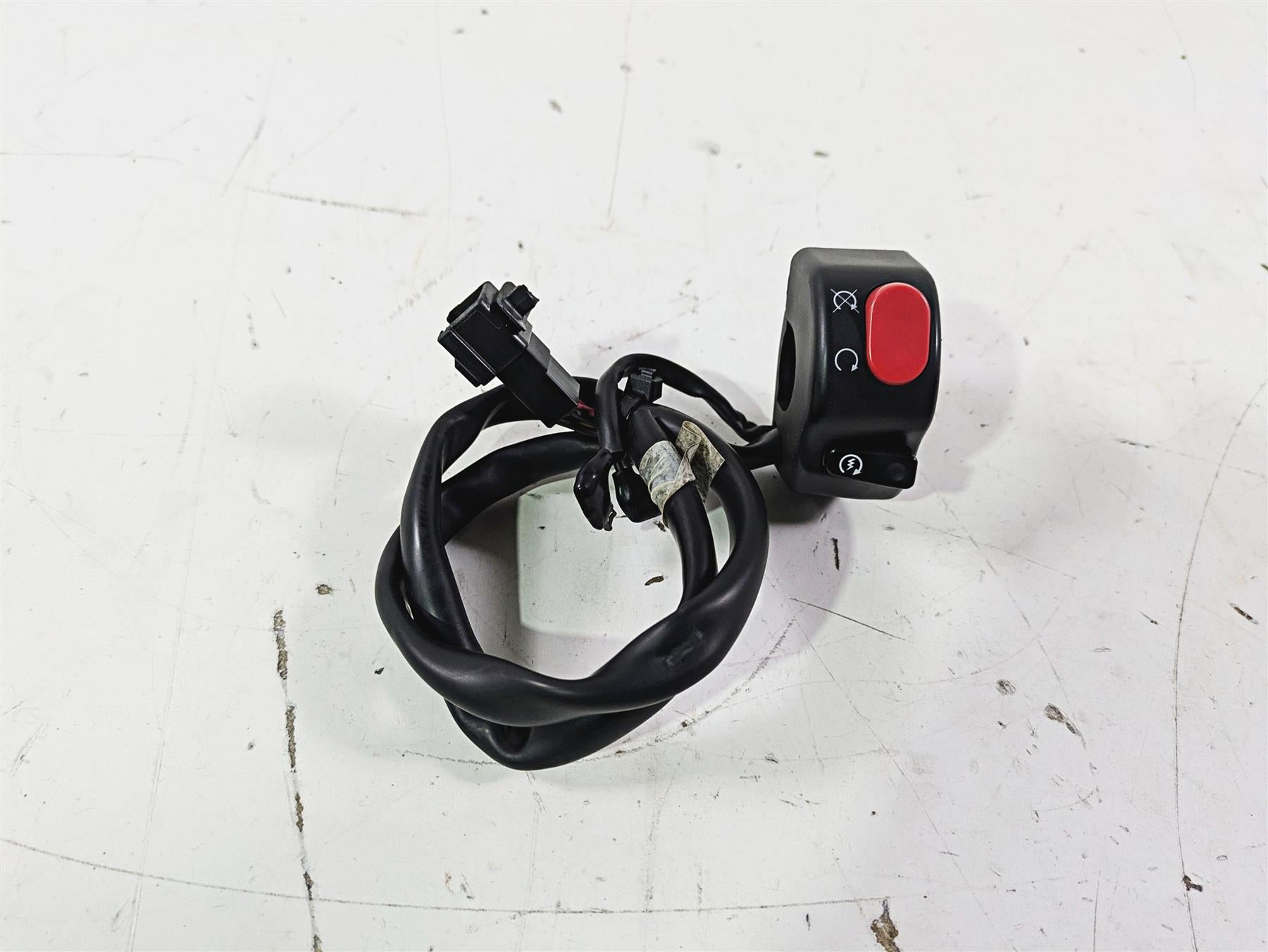 2012 Triumph Daytona 675 Right Hand Start Stop Control Switch T2049237 {{ shop.shopifyCountryName }} - Mototech271