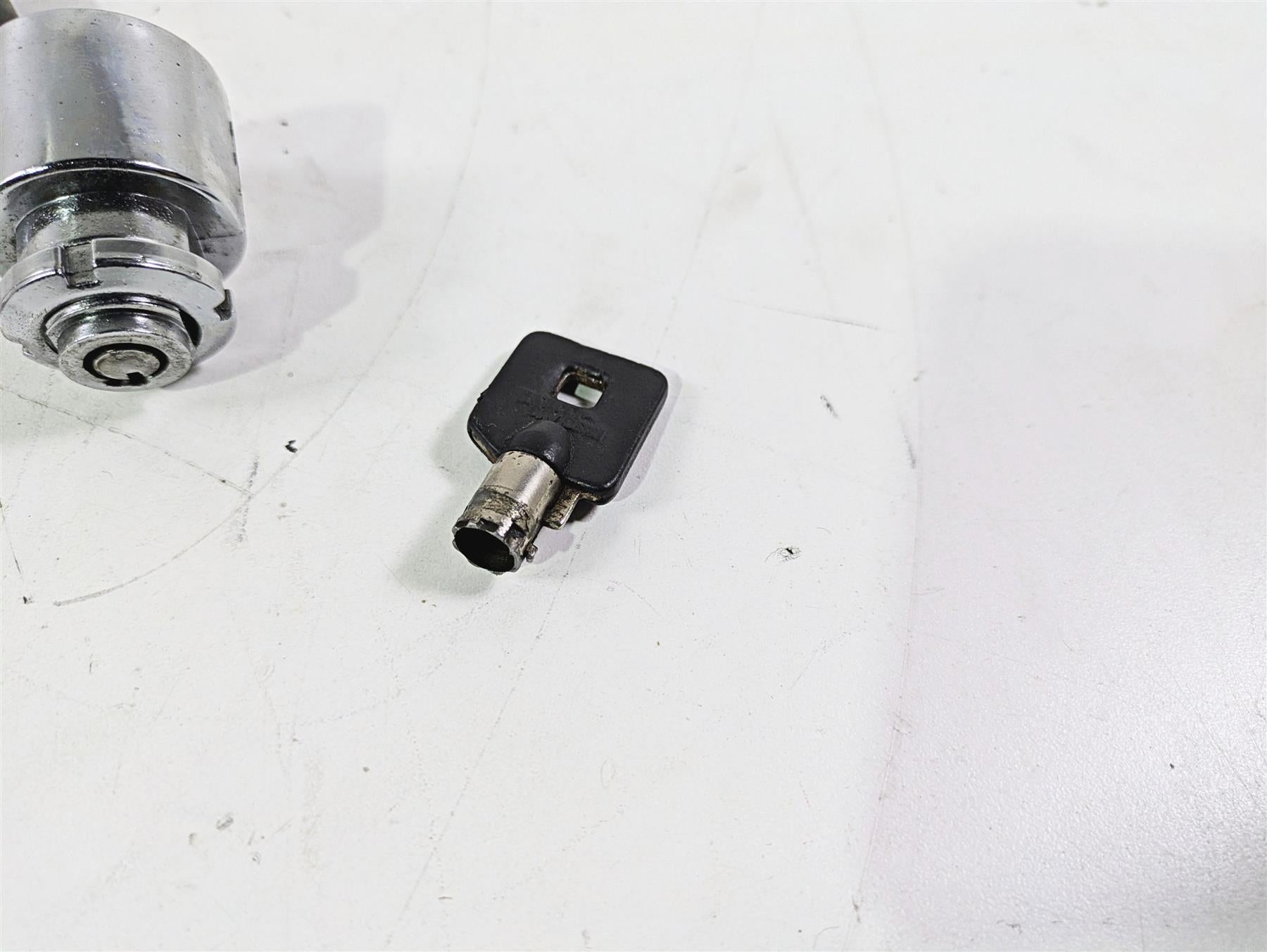 2002 Harley Dyna FXDL Low Rider Ignition Switch Key Lock Set - Read 71705-97 {{ shop.shopifyCountryName }} - Mototech271