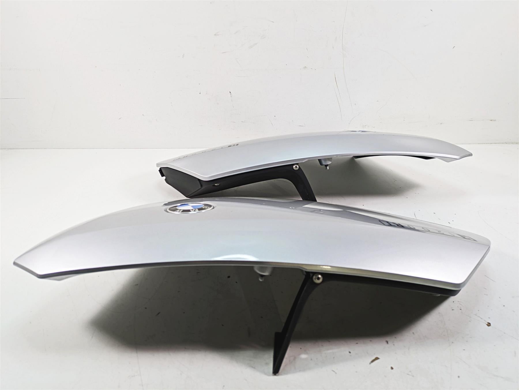 2007 BMW R1200RT K26 Upper Side Emblem Panel Set 46637682941 46637682942 {{ shop.shopifyCountryName }} - Mototech271