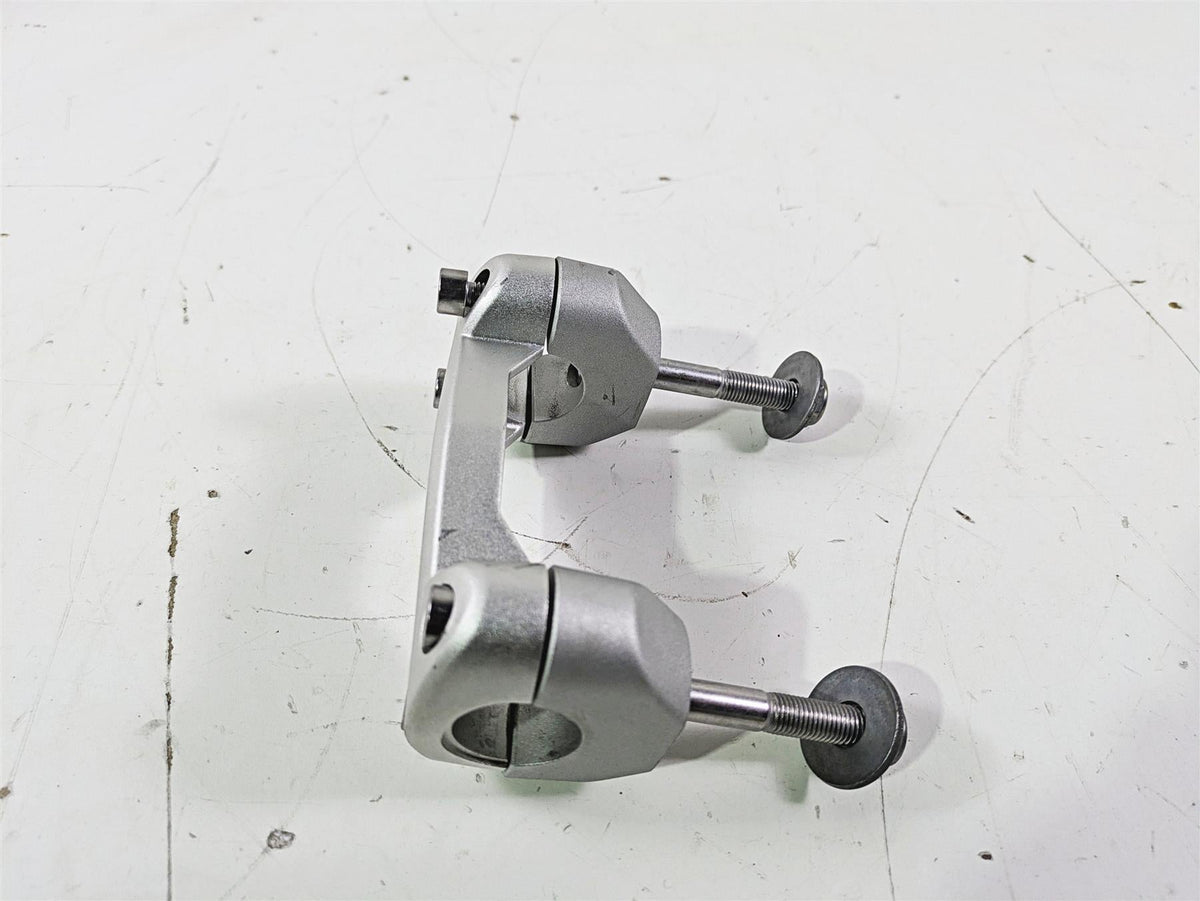 2019 Triumph Speed Triple RS 1050 Handlebar Holder Riser Set T2042064 T2041599 {{ shop.shopifyCountryName }} - Mototech271