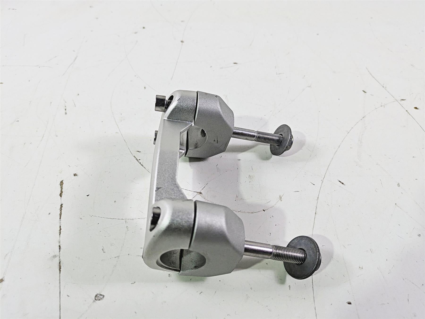 2019 Triumph Speed Triple RS 1050 Handlebar Holder Riser Set T2042064 T2041599 {{ shop.shopifyCountryName }} - Mototech271