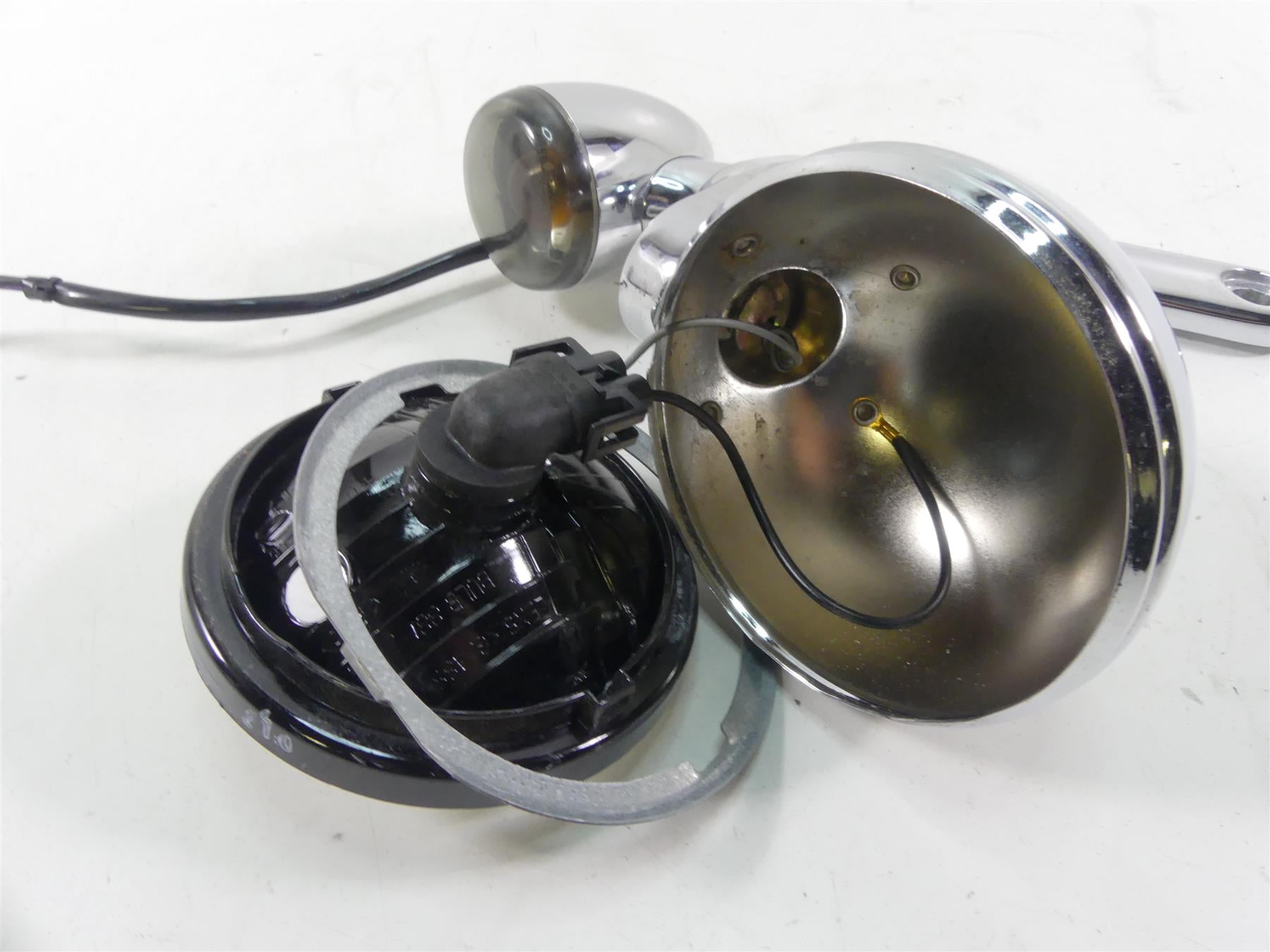 2007 Harley FLHTCU SE CVO Electra Glide Right Front Spot Light - Read 69560-06 {{ shop.shopifyCountryName }} - Mototech271