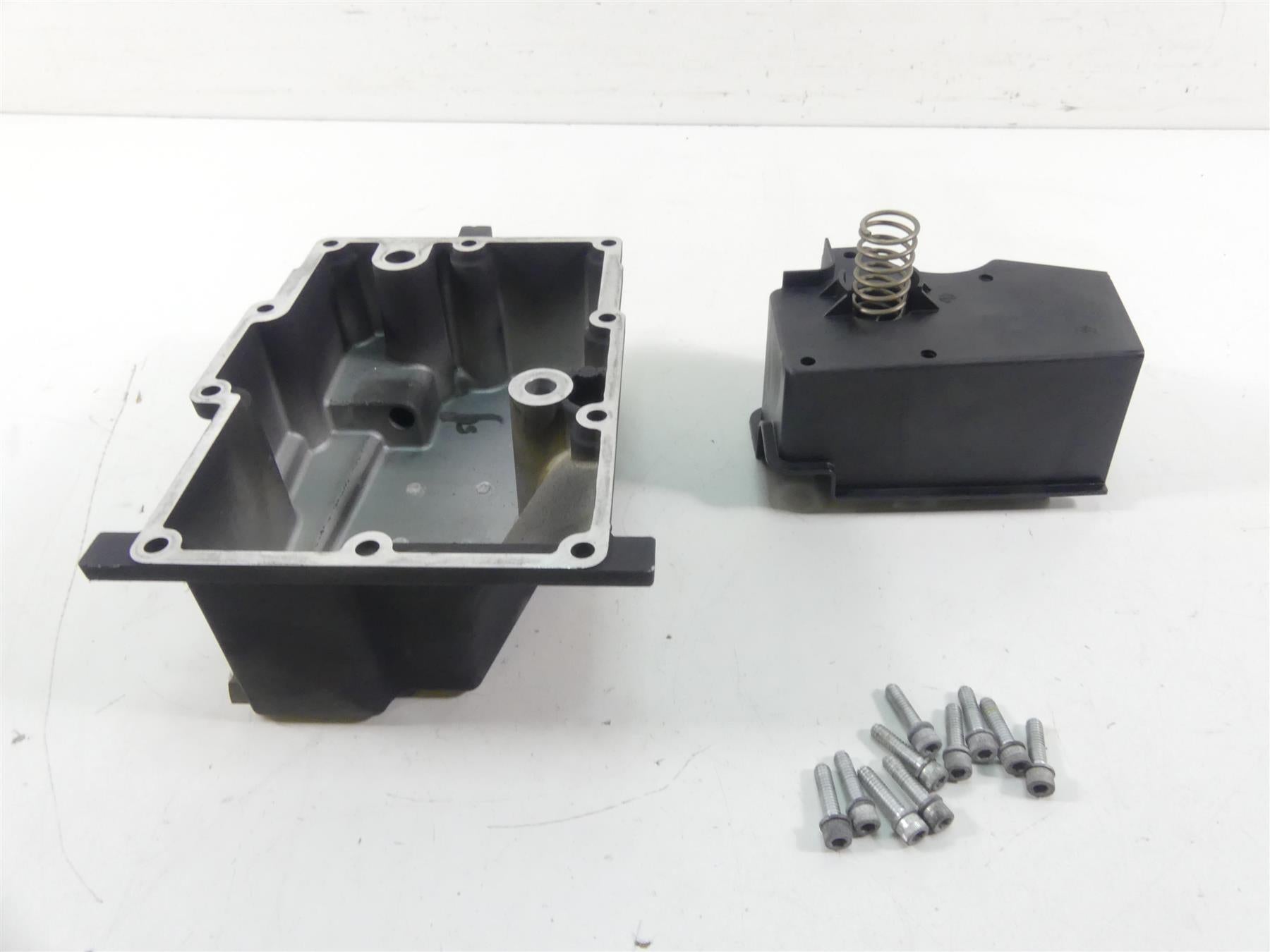 2009 Harley FXDL Dyna Low Rider Transmission Oil Pan Bottom Cover 26071-02 {{ shop.shopifyCountryName }} - Mototech271