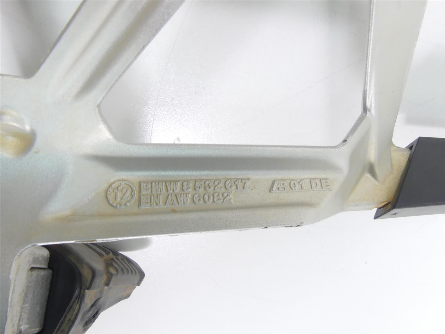 2013 BMW R1200GS GSW K50 Rear Passenger Footpeg Vario Case Set 46718532617 46718532616 {{ shop.shopifyCountryName }} - Mototech271