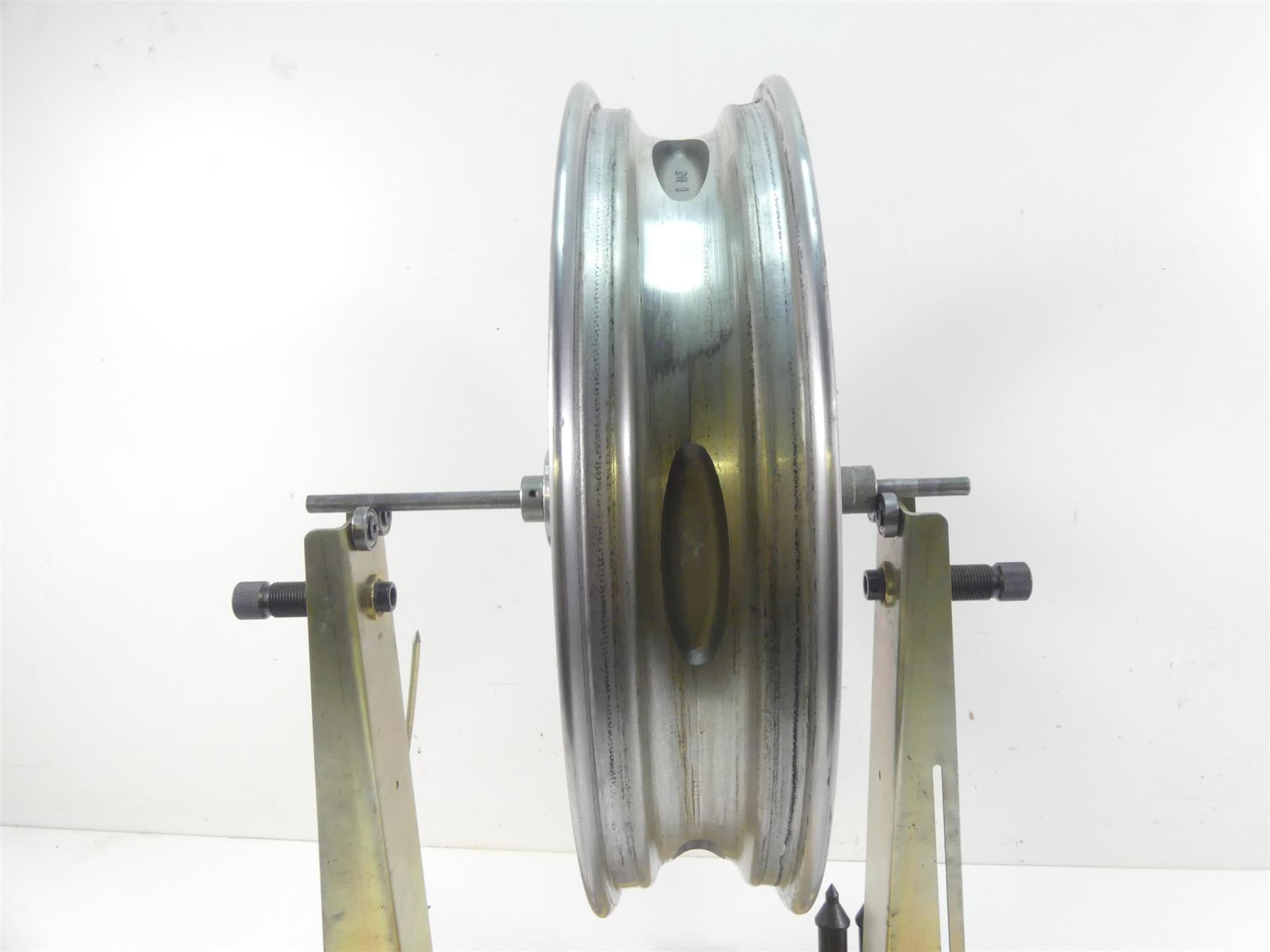 2015 Victory Cross Country Tour 18x3.5 Front Cast Wheel Rim 1521383 {{ shop.shopifyCountryName }} - Mototech271