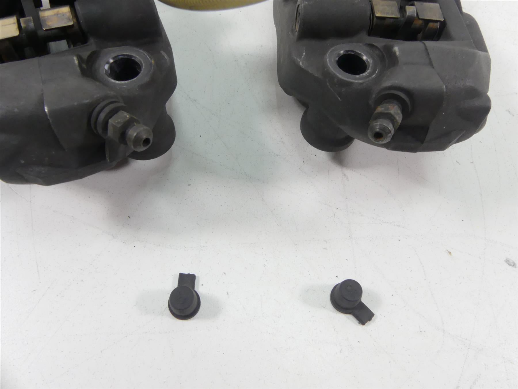 2004 Honda CBR1000RR SC57 Front Tokico Brake Caliper Set 45250-MEL-023 {{ shop.shopifyCountryName }} - Mototech271