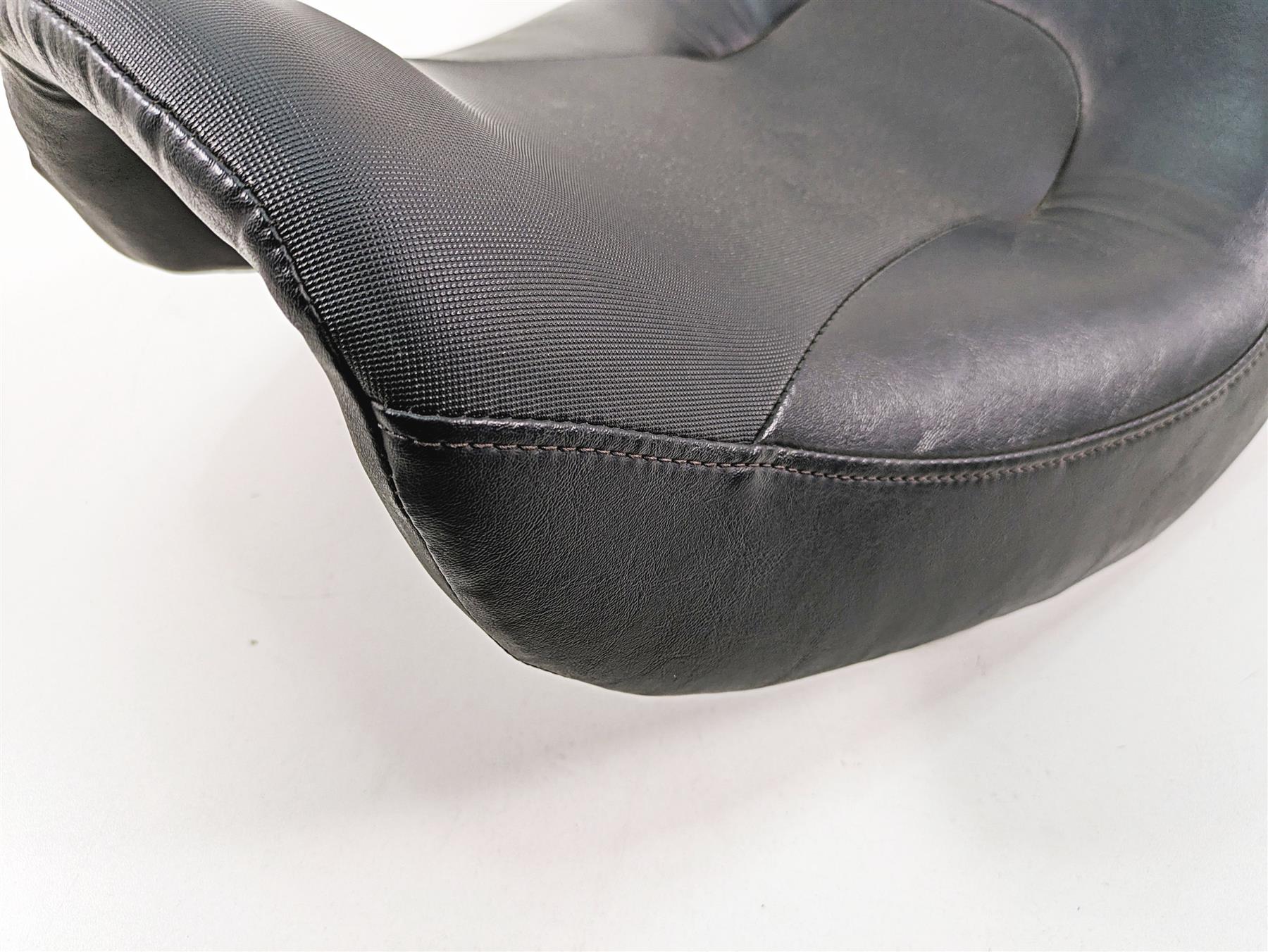 2009 Harley FXDF Dyna Fat Bob Oem Duo Rider Driver Seat Saddle 53108-08 {{ shop.shopifyCountryName }} - Mototech271