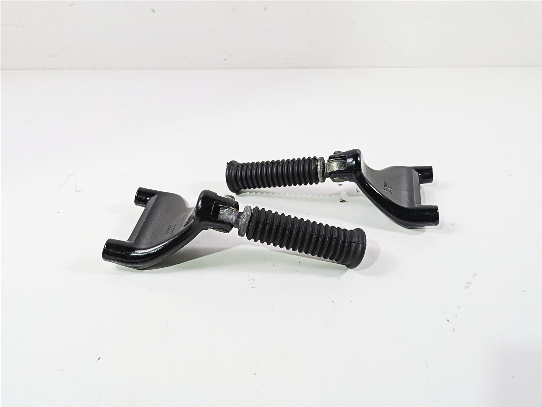 2007 Harley Sportster XL1200 C Rear Passenger Foot Peg Set 49314-04 49315-04 {{ shop.shopifyCountryName }} - Mototech271