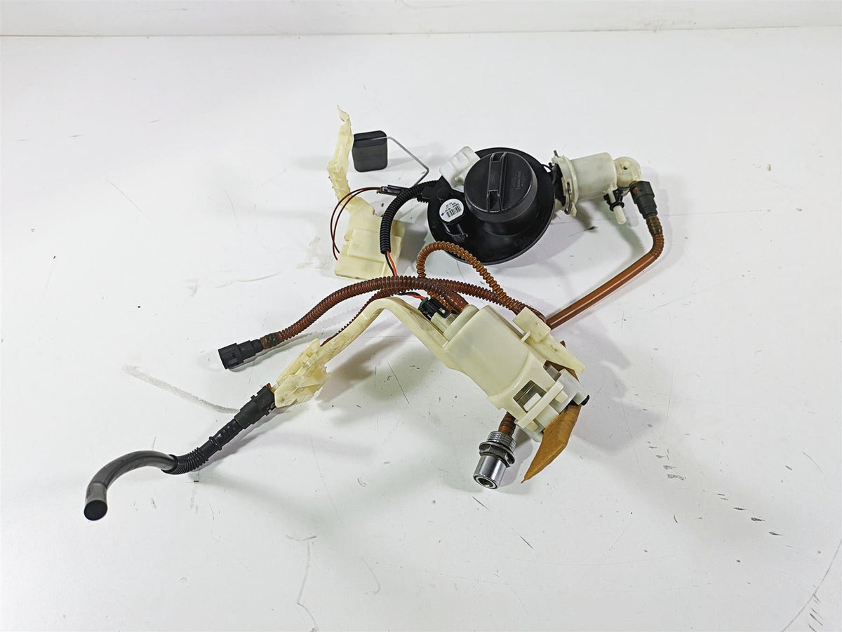 2008 Harley Touring FLHTCU E-Glide 105TH Fuel Gas Petrol Pump 75069-08 {{ shop.shopifyCountryName }} - Mototech271