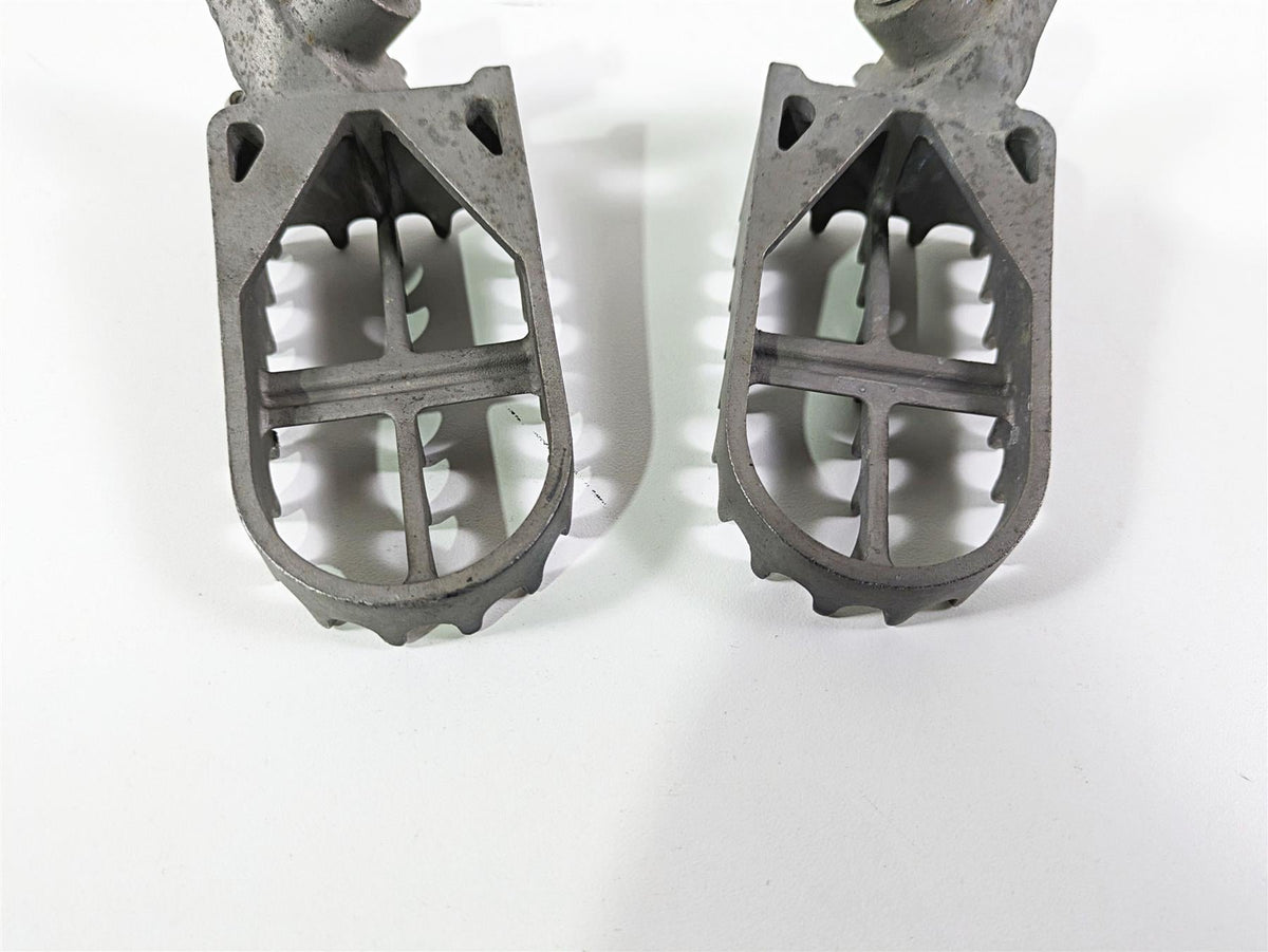 2006 BMW R1200GS K255 Adv Front Footpeg Rest Set 46717694557 {{ shop.shopifyCountryName }} - Mototech271