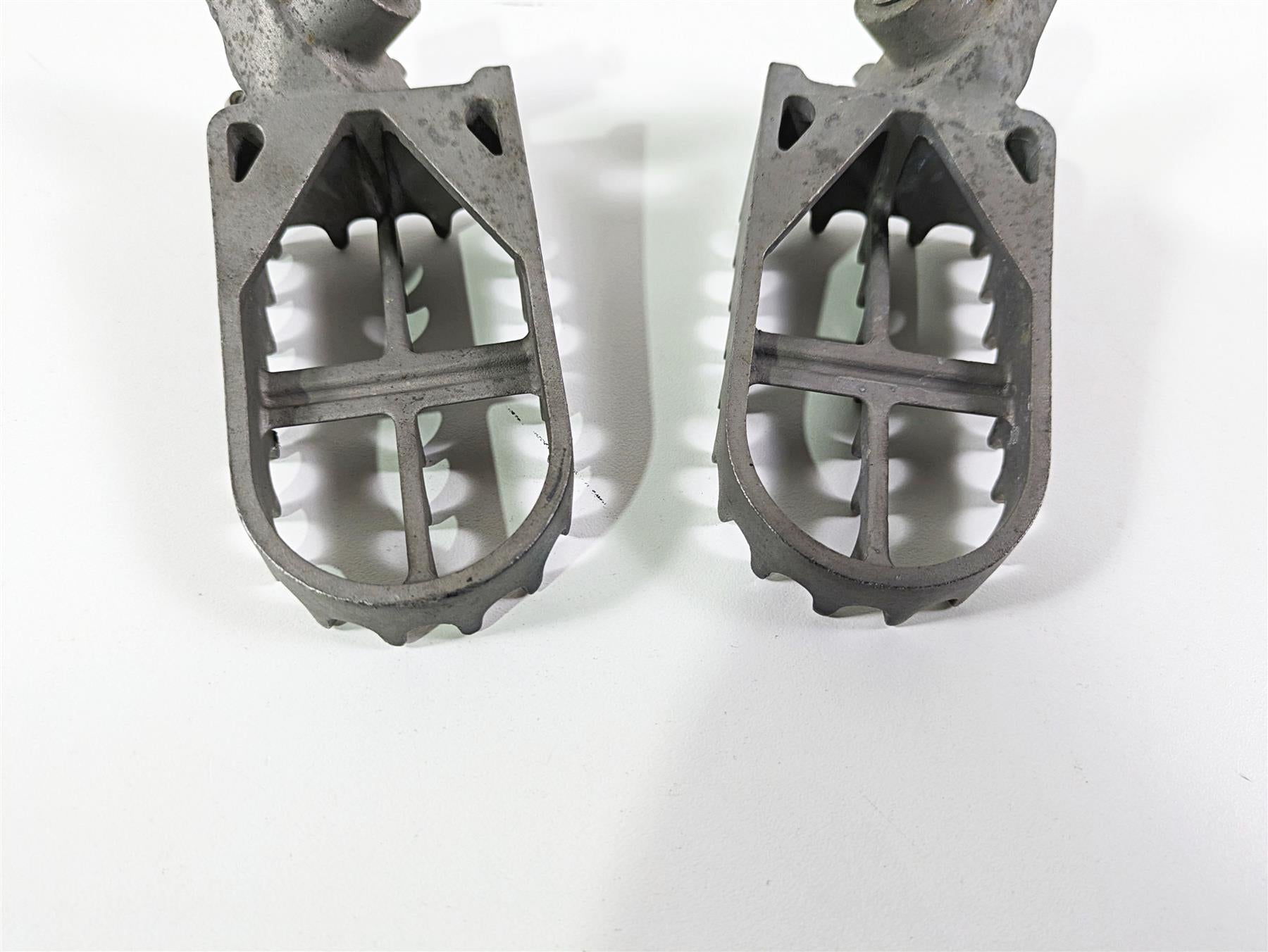 2006 BMW R1200GS K255 Adv Front Footpeg Rest Set 46717694557 {{ shop.shopifyCountryName }} - Mototech271