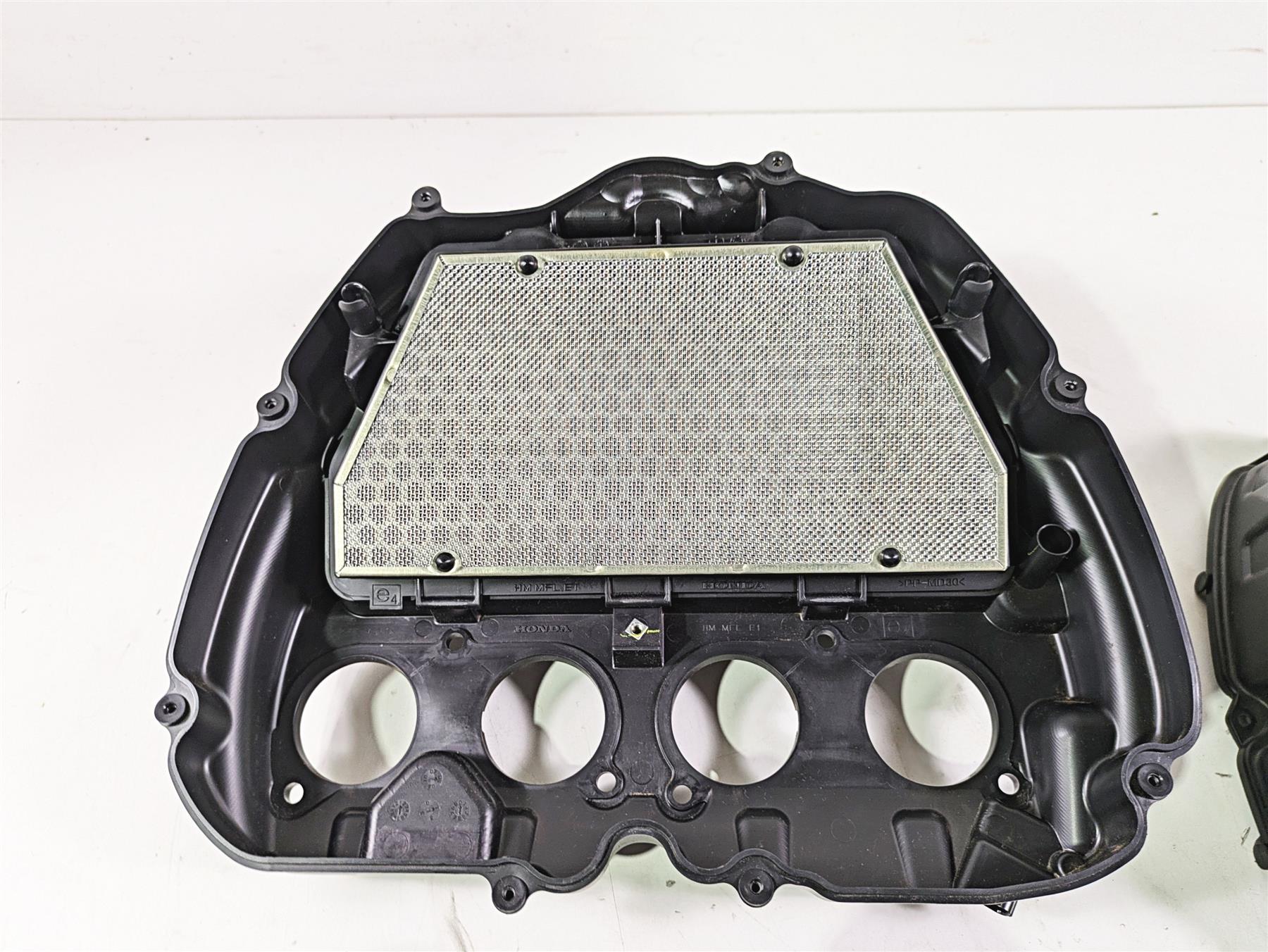 2008 Honda CBR1000RR SC59 Air Box Filter & Upper Injectors -Read 17220-MFL-000 {{ shop.shopifyCountryName }} - Mototech271
