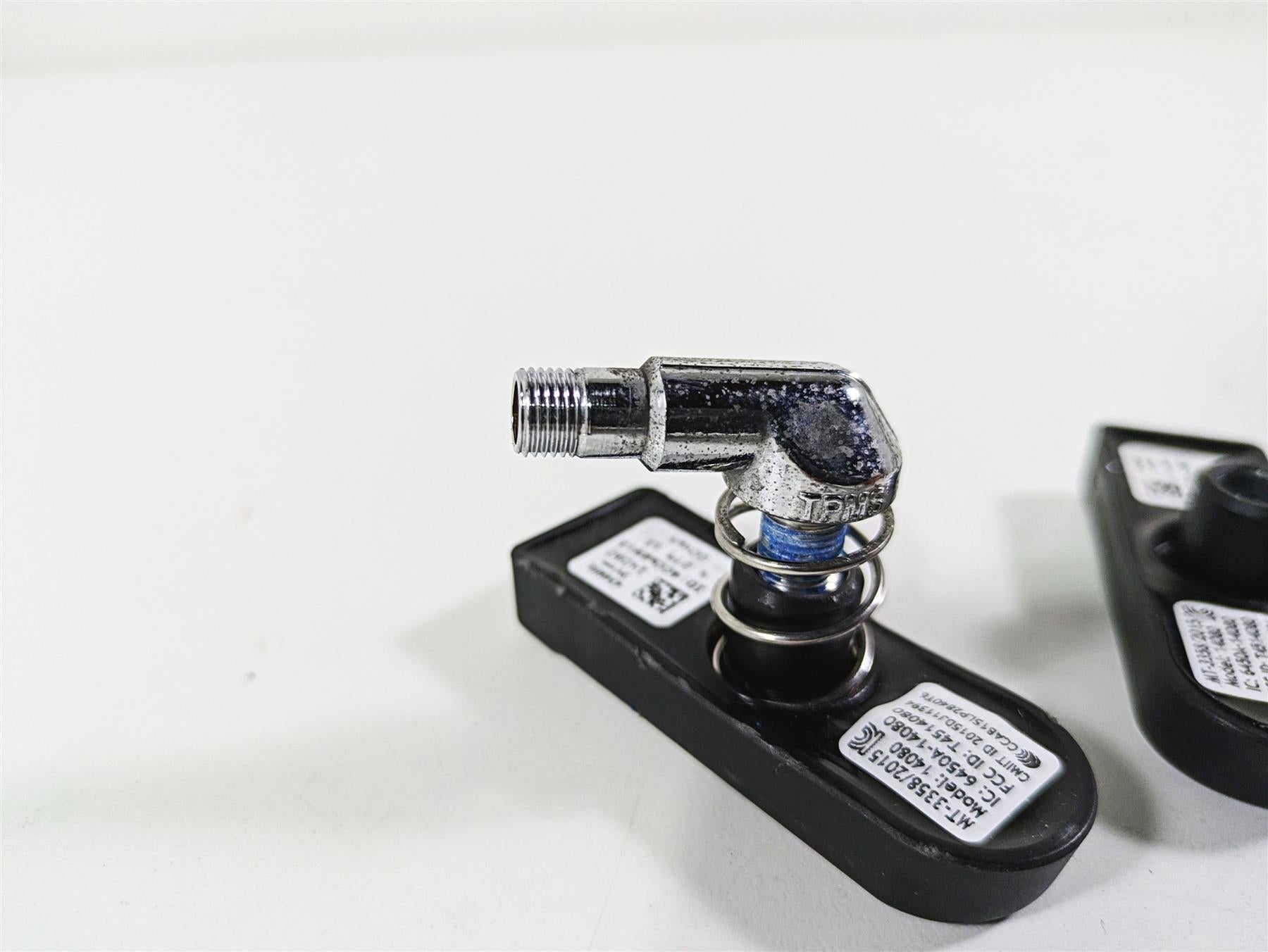 2017 Harley Touring FLHTKSE CVO E-Glide Tire Pressure Sensor Set -Read 32700052A {{ shop.shopifyCountryName }} - Mototech271