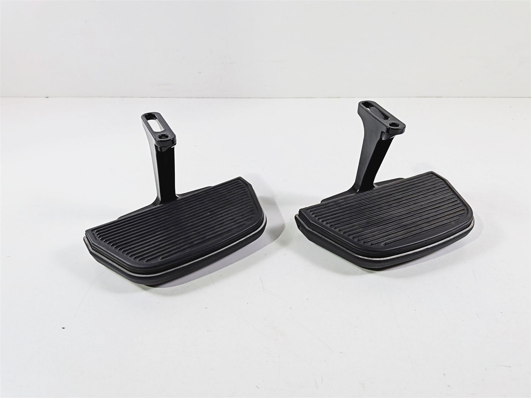 2014 Harley Touring FLHTK Electra Glide Rear Passenger Floor Board Set 52719-10-Mototech271