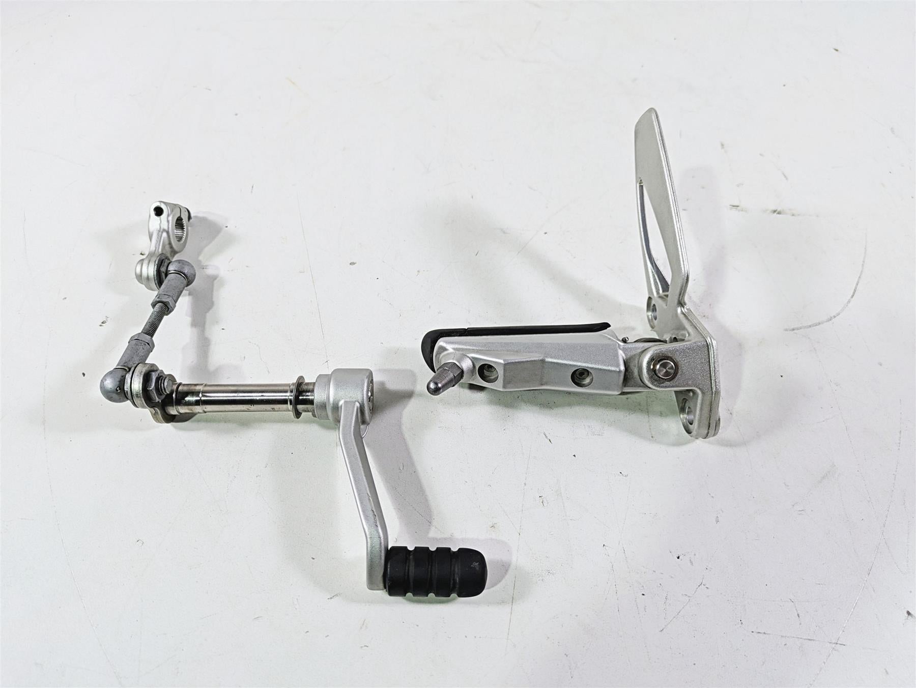 2012 BMW R1200R K27 Left Rider Footpeg & Shifter Set 46717700913 23417671065 {{ shop.shopifyCountryName }} - Mototech271