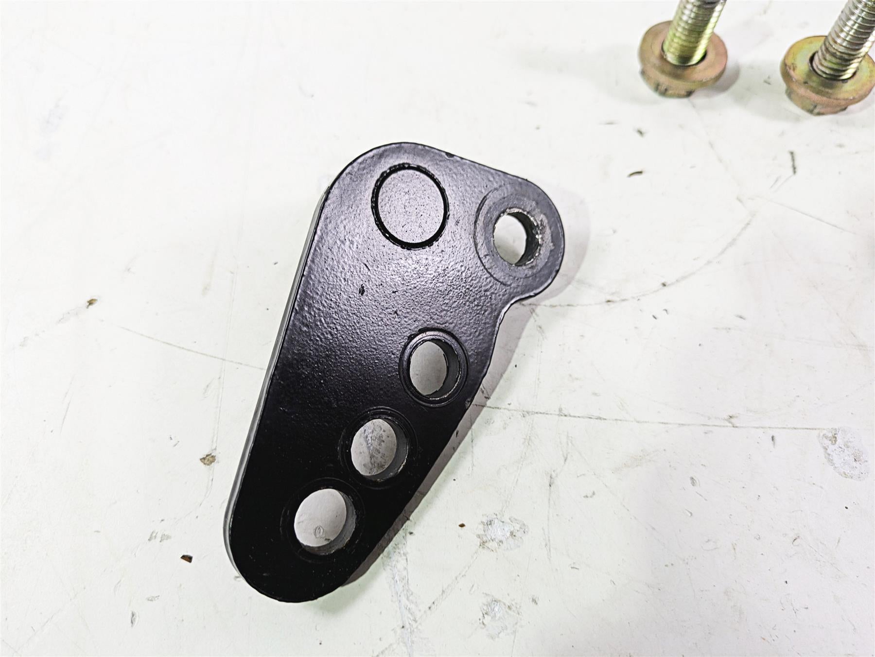 2007 Harley Touring FLHTCU SE CVO E-Glide Adjustable 1-3" Lowering Bracket Kit {{ shop.shopifyCountryName }} - Mototech271