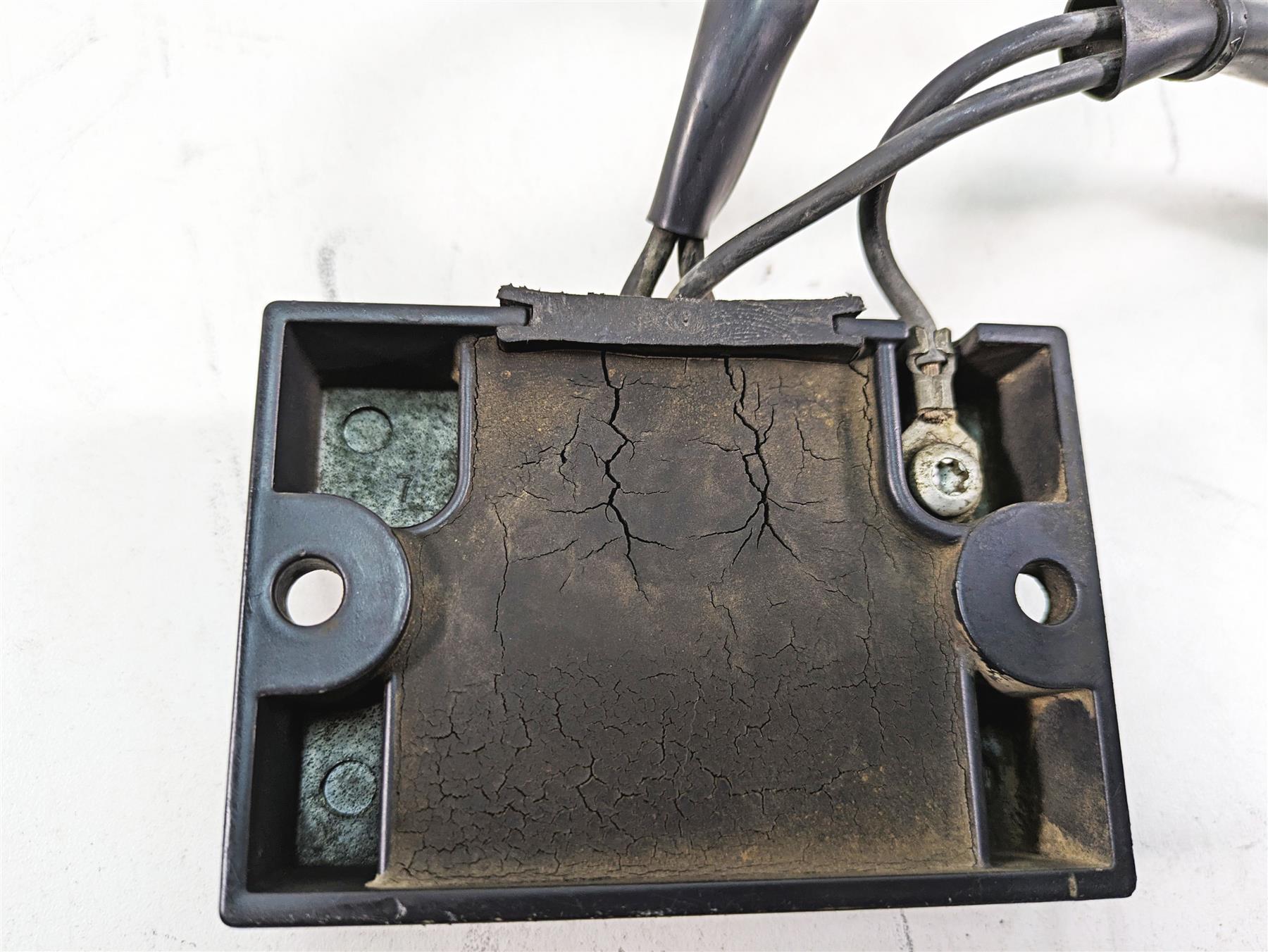 2006 Harley Sportster XL1200 Rectifier Voltage Regulator 74523-04 {{ shop.shopifyCountryName }} - Mototech271