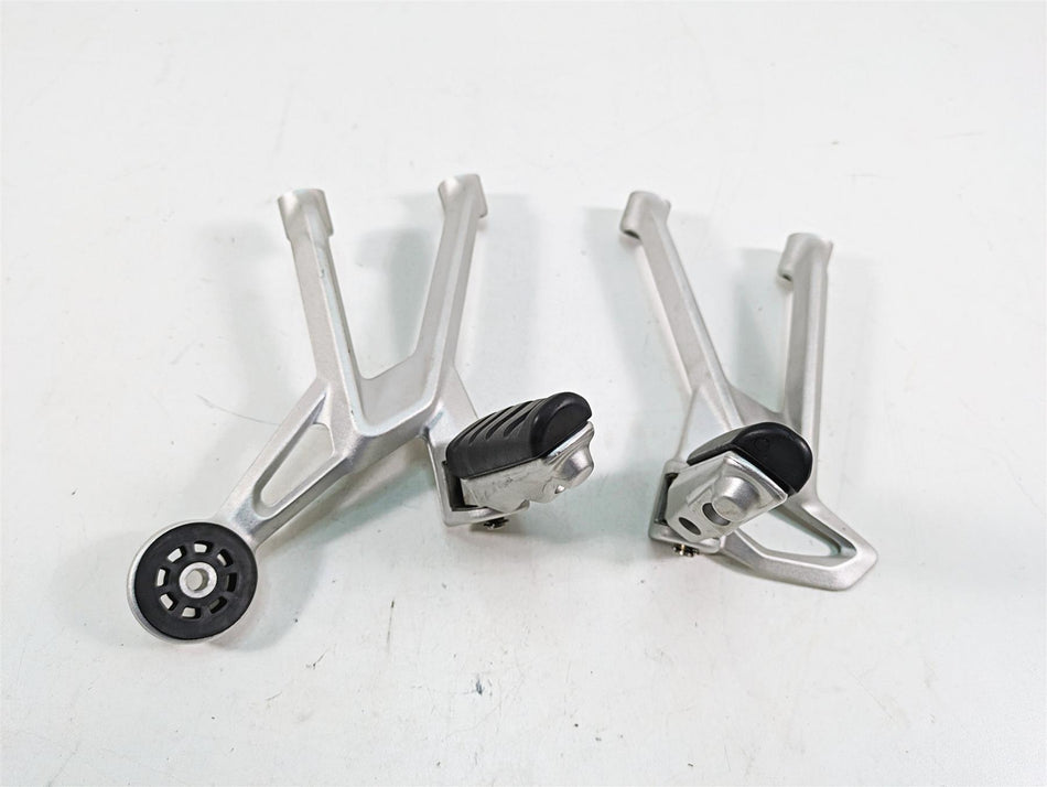 2016 BMW R1200R K53 Rear Passenger Foot Peg Rest Set 46718540798 46718540799 {{ shop.shopifyCountryName }} - Mototech271