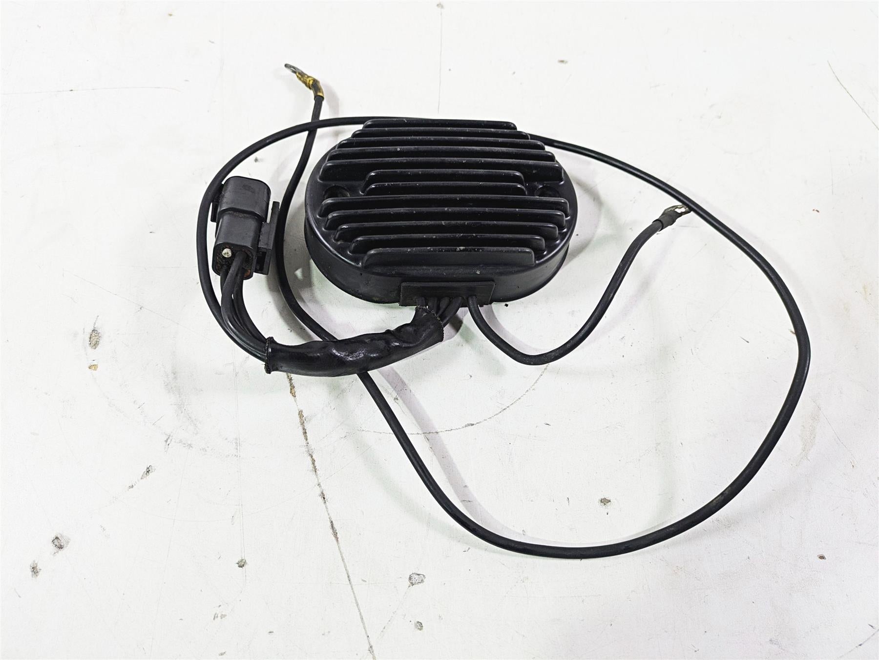 2004 Harley Softail FLSTF Fat Boy Rectifier Voltage Regulator 74540-01 {{ shop.shopifyCountryName }} - Mototech271