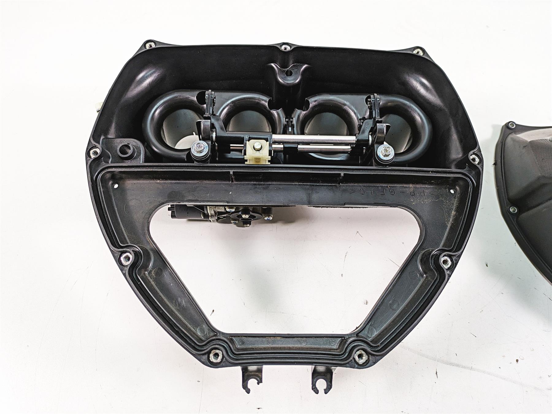 2007 Yamaha R1 YZFR1 Air Filter Box + Actuator & Tubes - Read 4C8-14411-00-00 {{ shop.shopifyCountryName }} - Mototech271