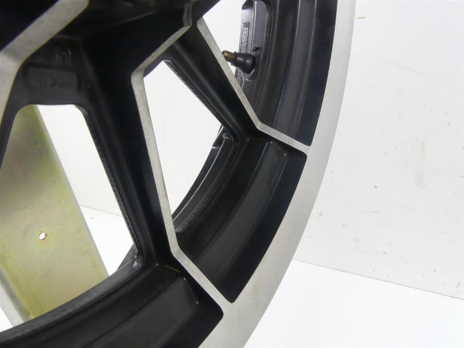 1999 Harley Touring FLHTCUI Electra Glide Straight 16x3 Front Wheel 43493-87A {{ shop.shopifyCountryName }} - Mototech271