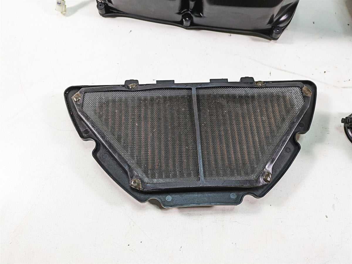 2007 Yamaha R1 YZFR1 Air Filter Box + Actuator & Tubes - Read 4C8-14411-00-00 {{ shop.shopifyCountryName }} - Mototech271