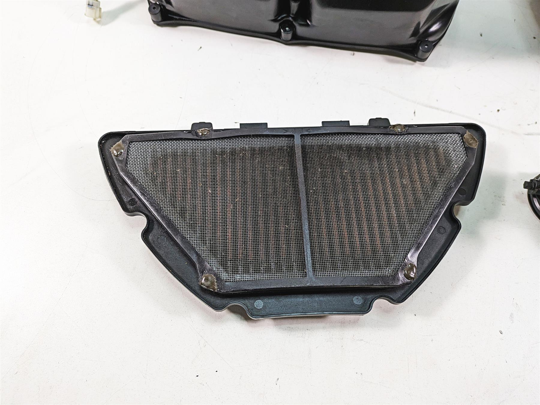 2007 Yamaha R1 YZFR1 Air Filter Box + Actuator & Tubes - Read 4C8-14411-00-00 {{ shop.shopifyCountryName }} - Mototech271