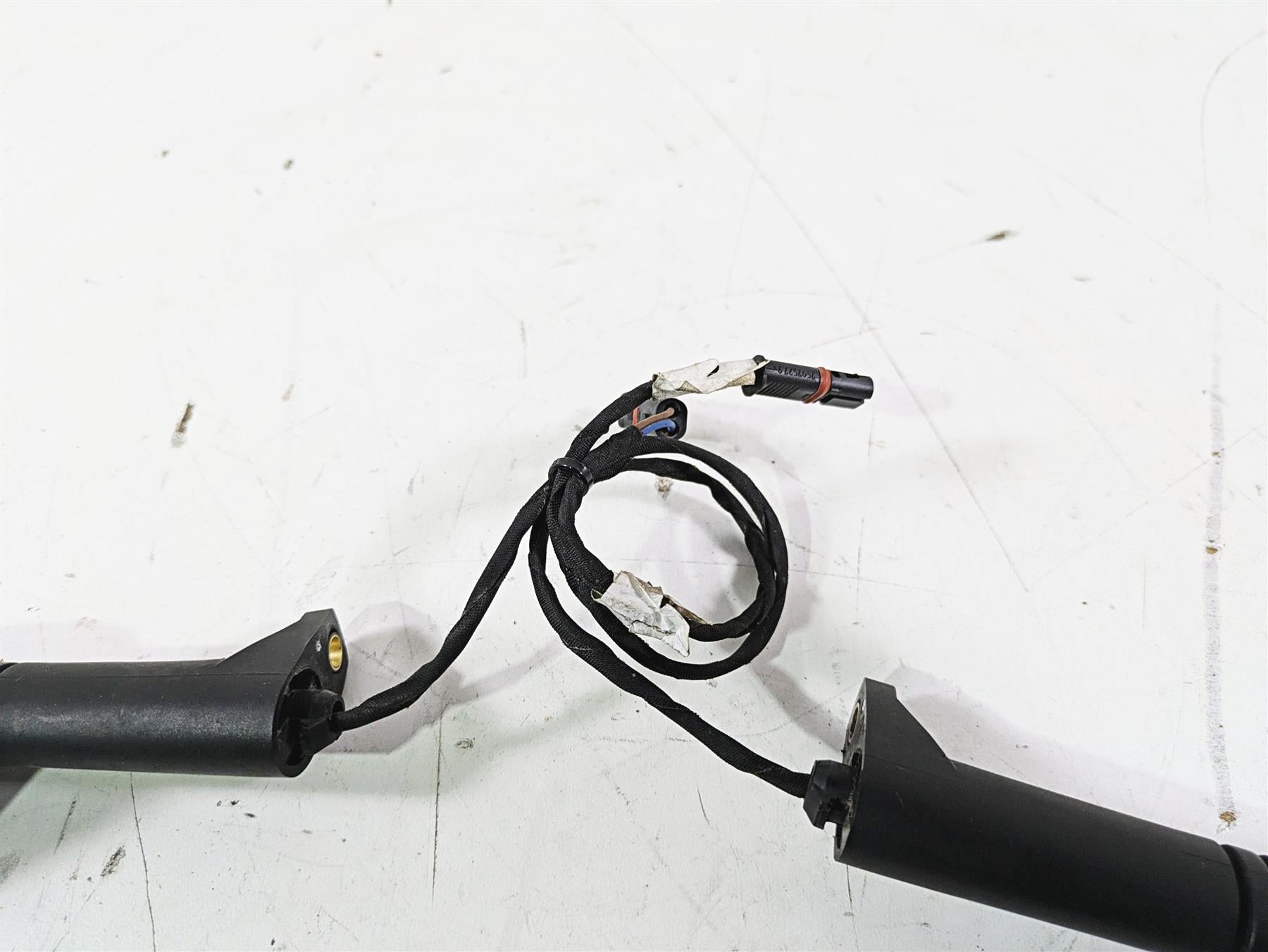 2016 BMW R1200GS GSW K50 Front Blinker Turn Signal Set 63138534353 {{ shop.shopifyCountryName }} - Mototech271