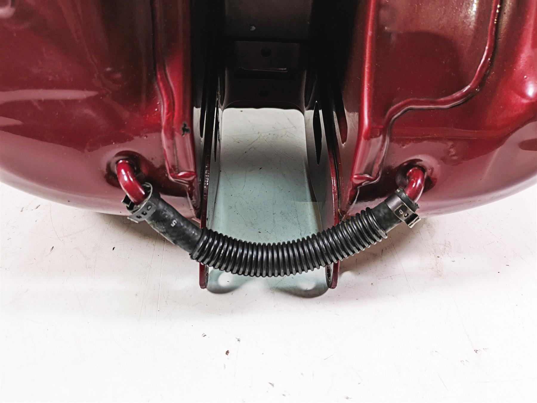 2006 Harley Softail FXSTSI Springer Fuel Gas Tank Brandywine Sunglow 61625-01E {{ shop.shopifyCountryName }} - Mototech271