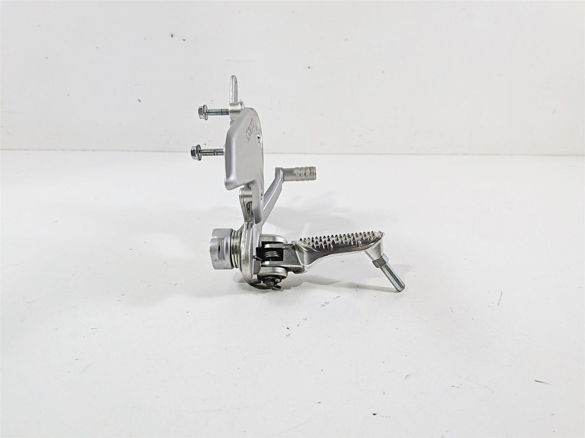 2025 CFMoto 450 SS Right Footpeg & Brake Pedal Set 6AQV-142700-1000 {{ shop.shopifyCountryName }} - Mototech271
