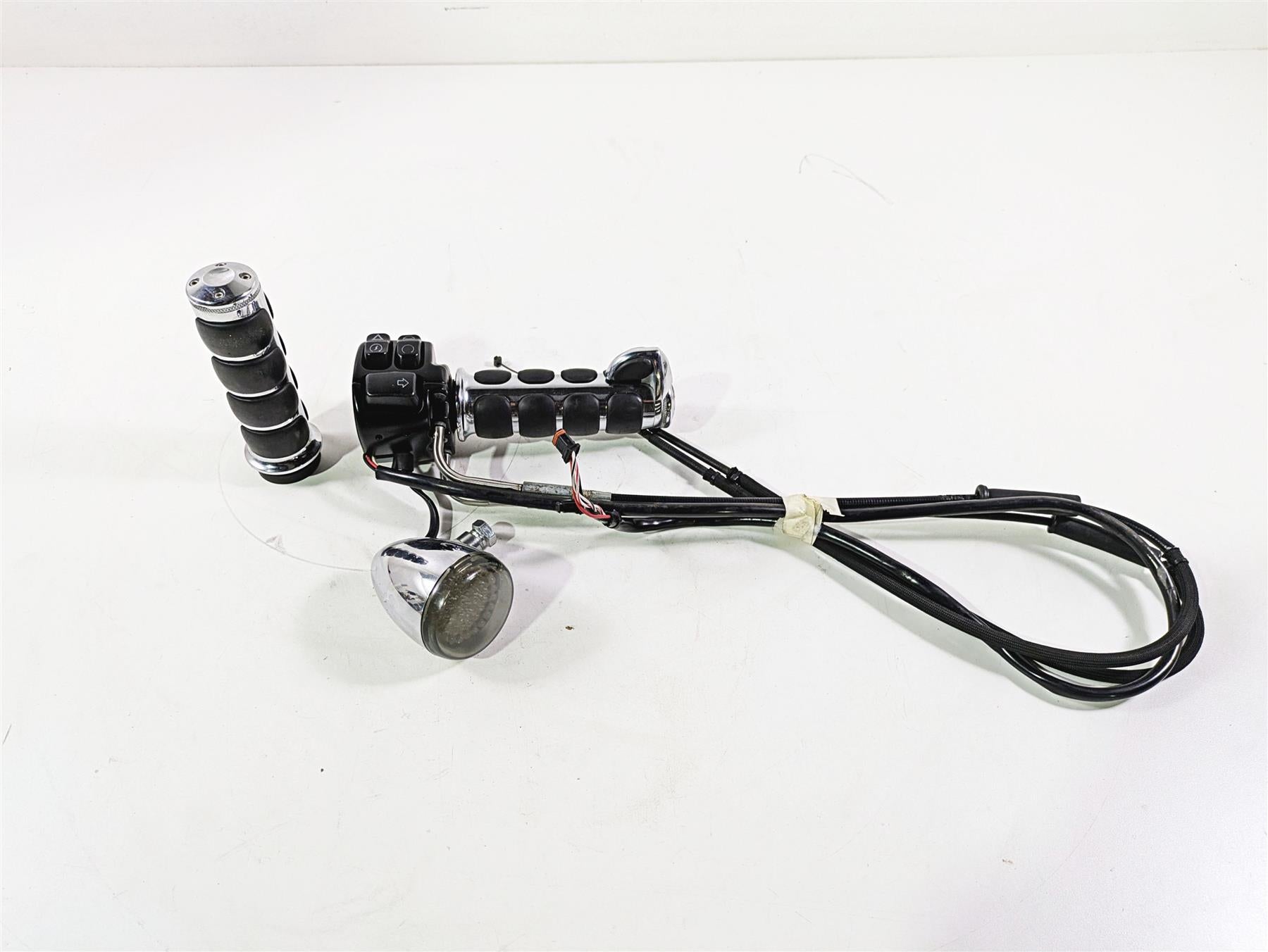 2016 Harley FXDL Dyna Low Rider Right Hand Control Switch + Led Blinker 71500361 {{ shop.shopifyCountryName }} - Mototech271