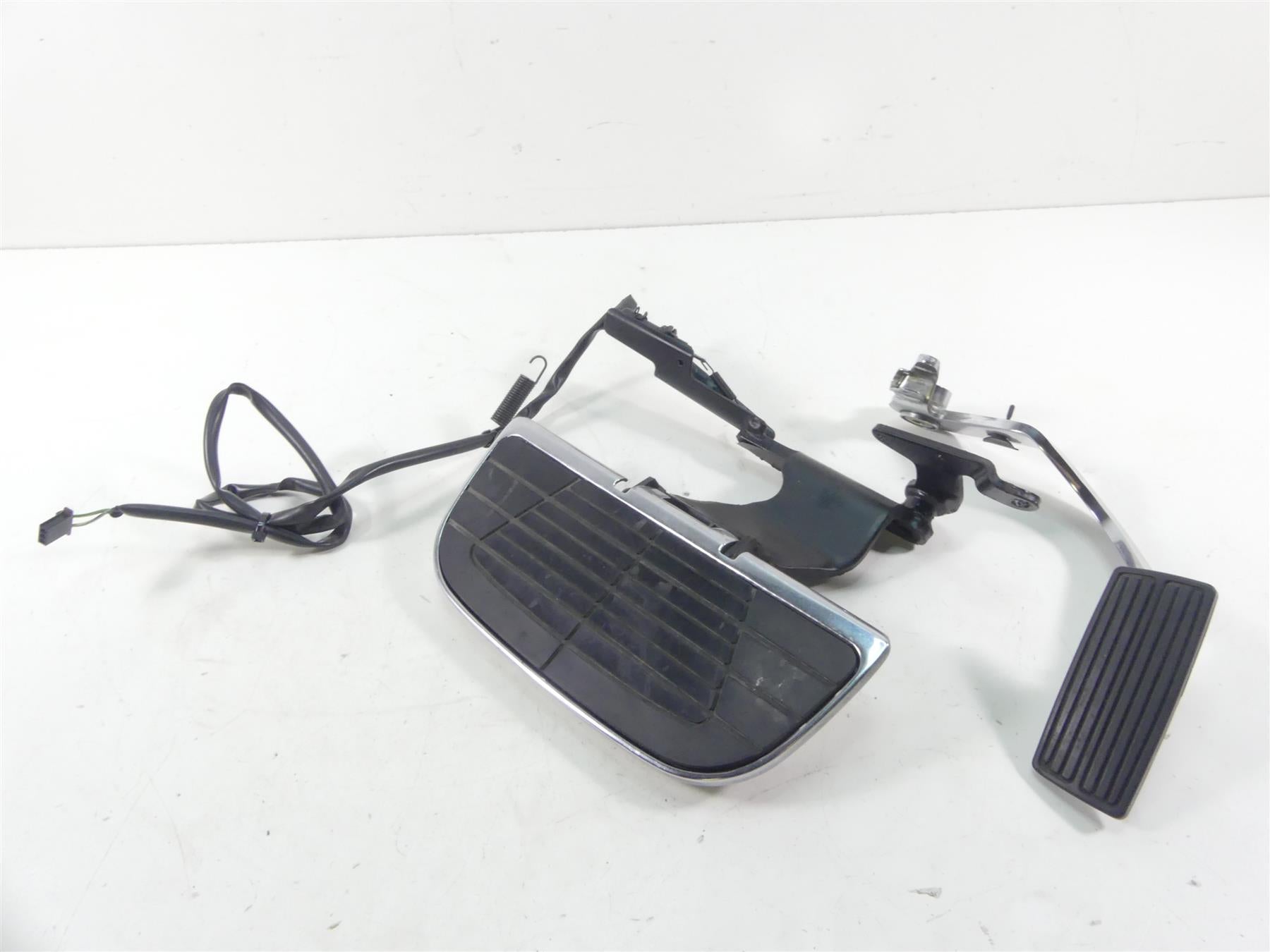 2006 Honda V-Twin VTX1800 N3 Right Front Floor Board & Brake Parts 50615-MCV-000 | Mototech271