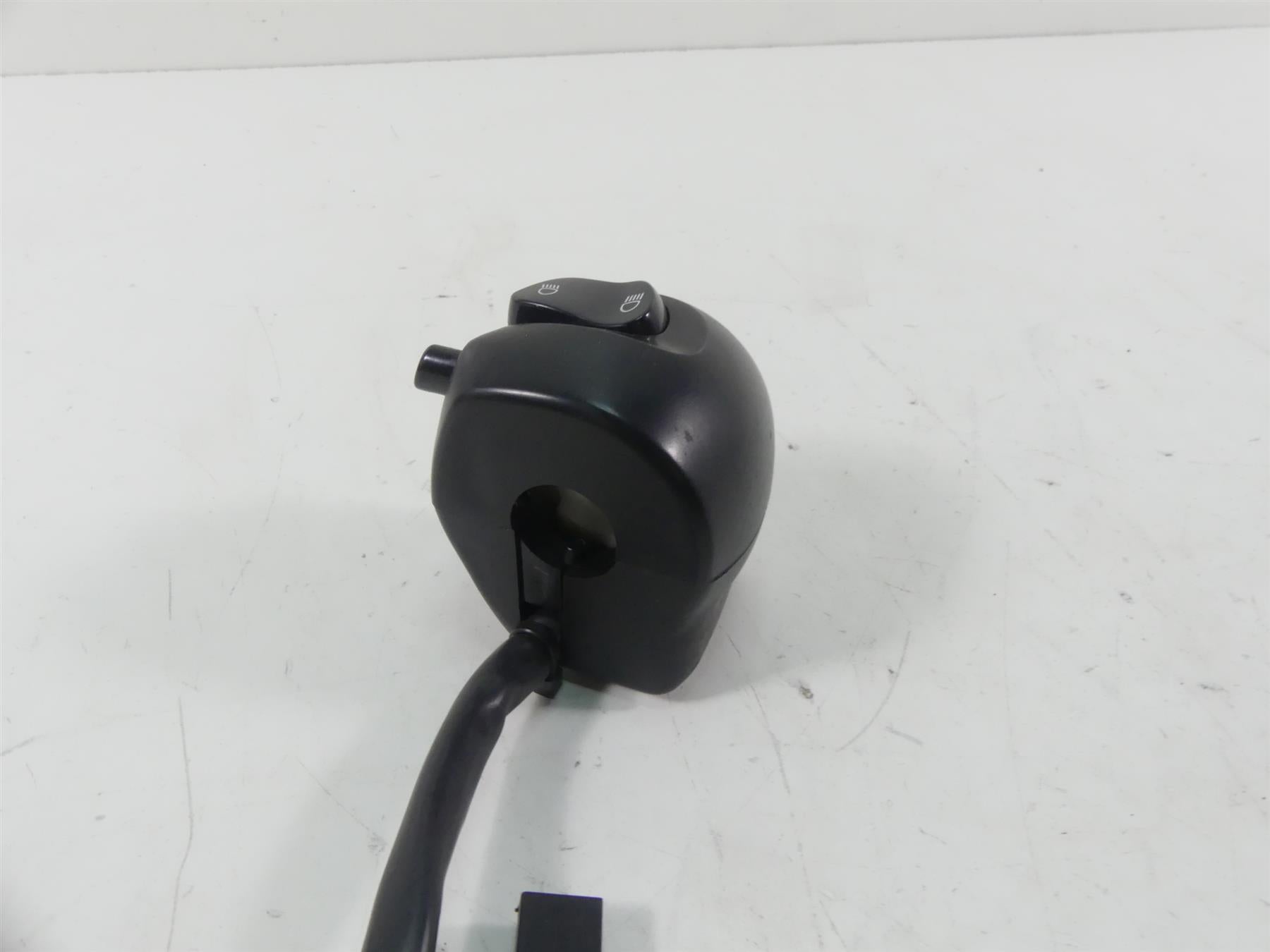2013 Yamaha VMX17 V-Max 1700 Left Blinker Lights Control Switch 2S3-83972-00-00 {{ shop.shopifyCountryName }} - Mototech271