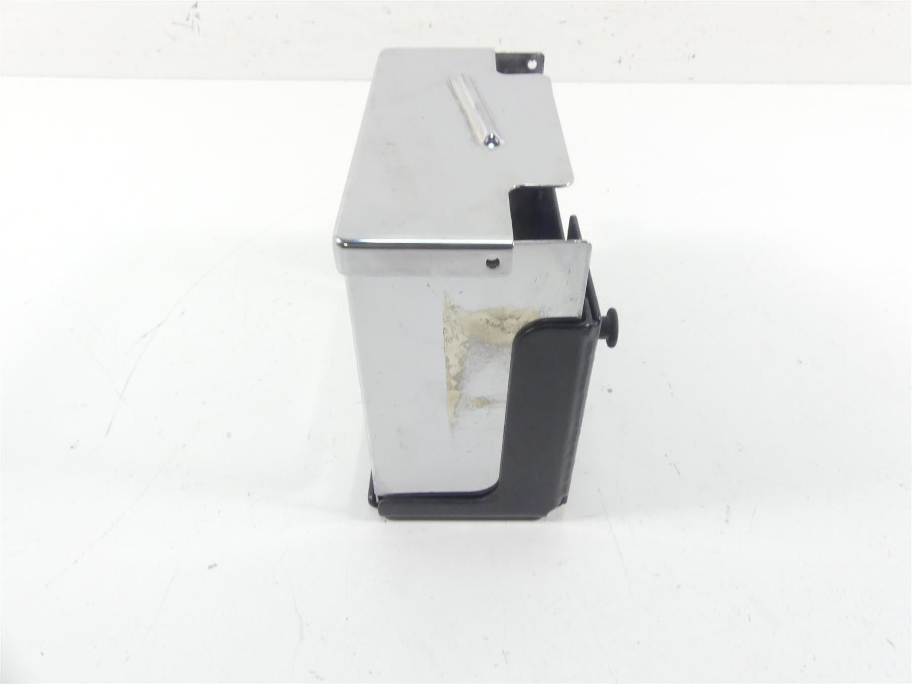 2005 Harley Dyna FXDLI Low Rider Battery Tray Holder Chrome Cover Lid 66375-97 {{ shop.shopifyCountryName }} - Mototech271