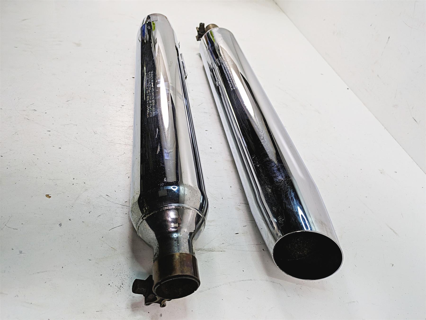 2009 Harley Touring FLHTCU Electra Glide Oem Exhaust Pipe Muffler Set 64900016A {{ shop.shopifyCountryName }} - Mototech271