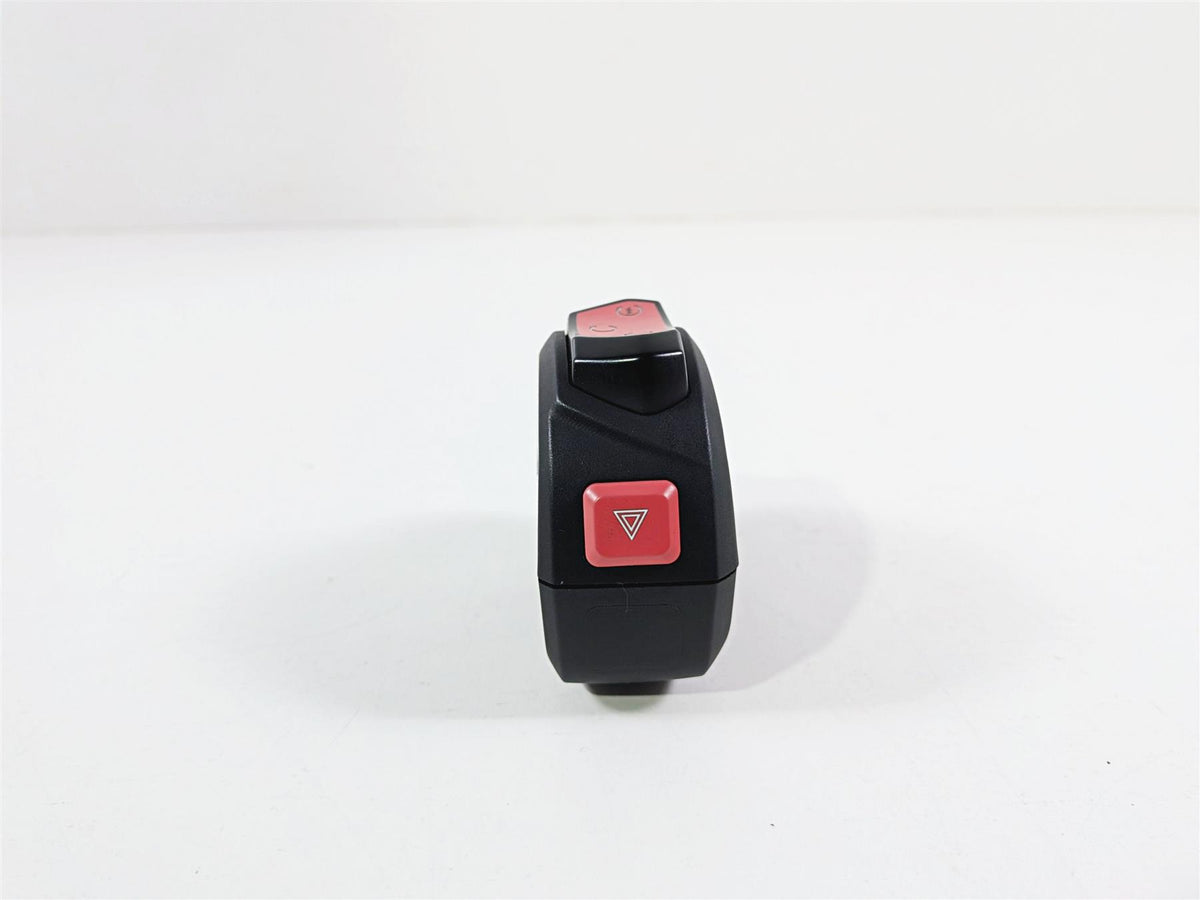 2022 Triumph Tiger 900 GT Pro Right Hand Home Start Stop Control Switch T2044829 {{ shop.shopifyCountryName }} - Mototech271