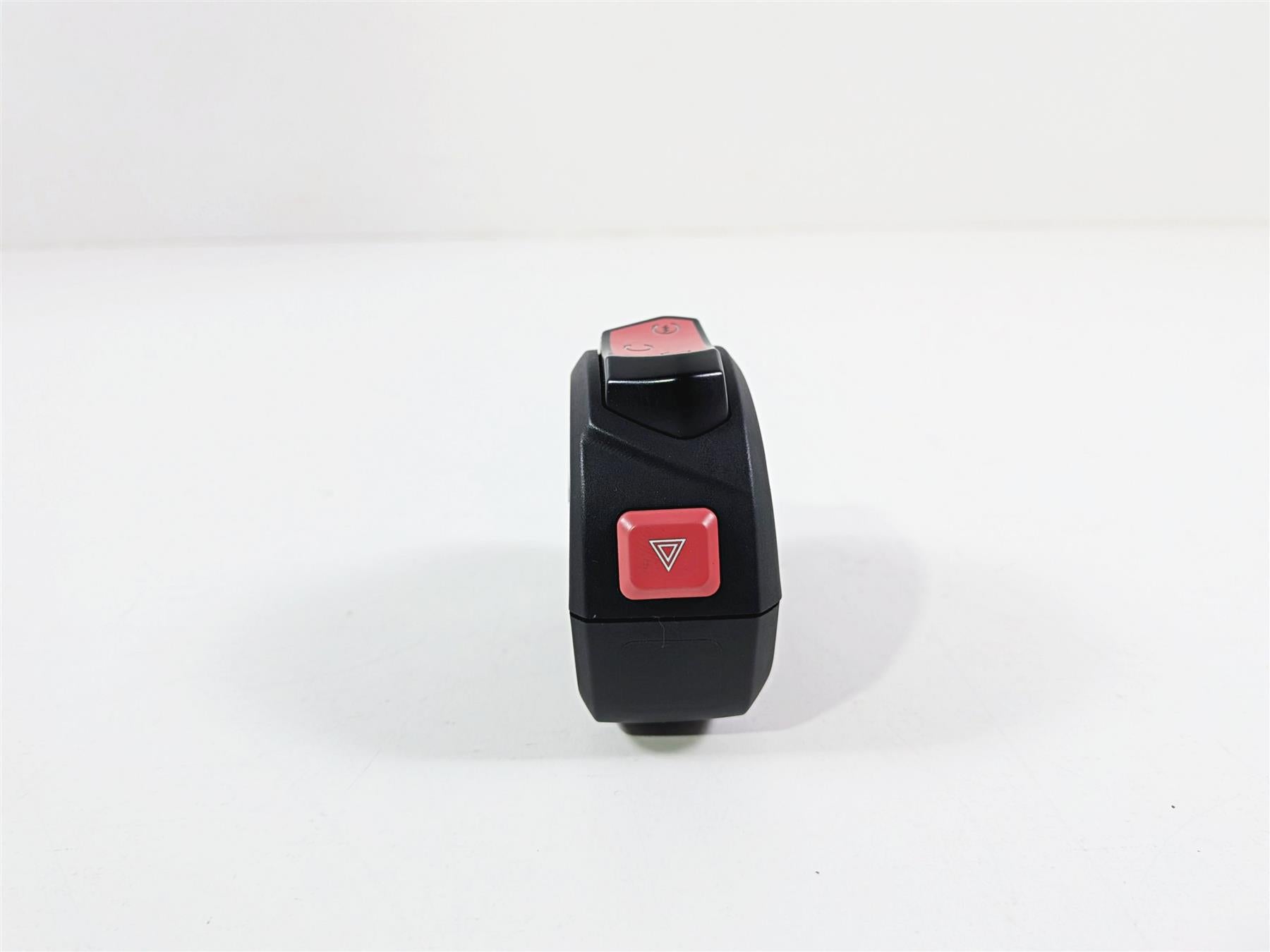2022 Triumph Tiger 900 GT Pro Right Hand Home Start Stop Control Switch T2044829 {{ shop.shopifyCountryName }} - Mototech271
