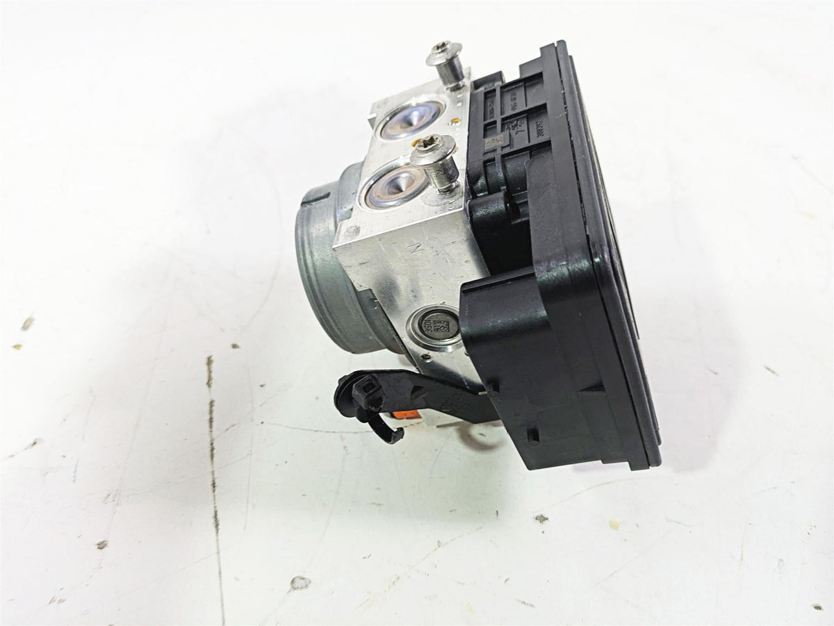 2017 BMW S1000RR K46 Abs Brake Pump Module Unit 34518561705 34518566956 34519444398 {{ shop.shopifyCountryName }} - Mototech271