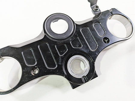 2025 Yamaha YZF R7 Black Upper Triple Tree Steering Clamp BEB-23435-01-00 {{ shop.shopifyCountryName }} - Mototech271