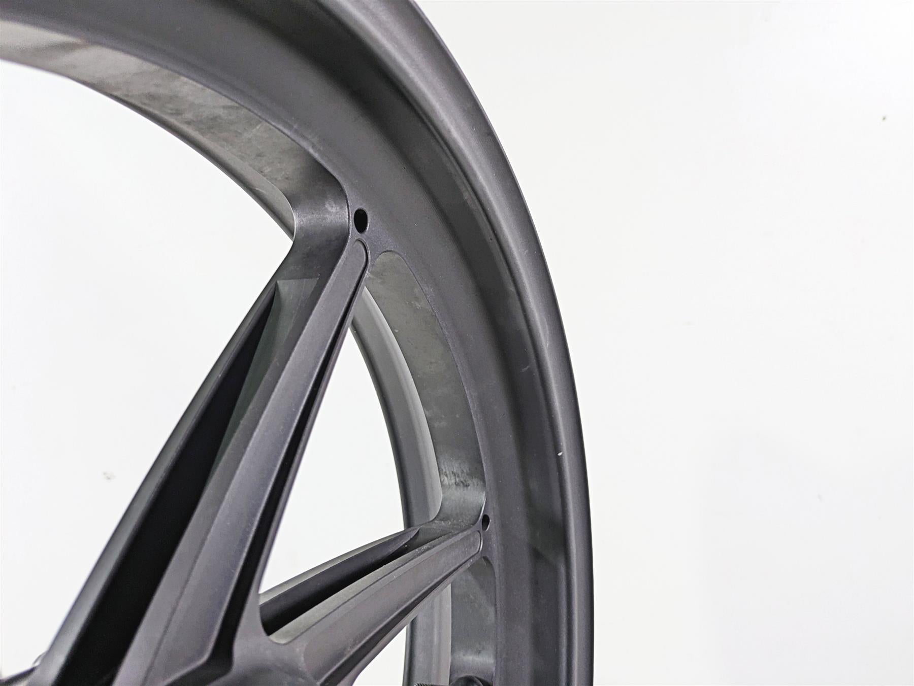 2016 BMW S1000RR K46 HP4 Front Wheel Rim 17x3.5 Forged -DENT 36318548892 {{ shop.shopifyCountryName }} - Mototech271