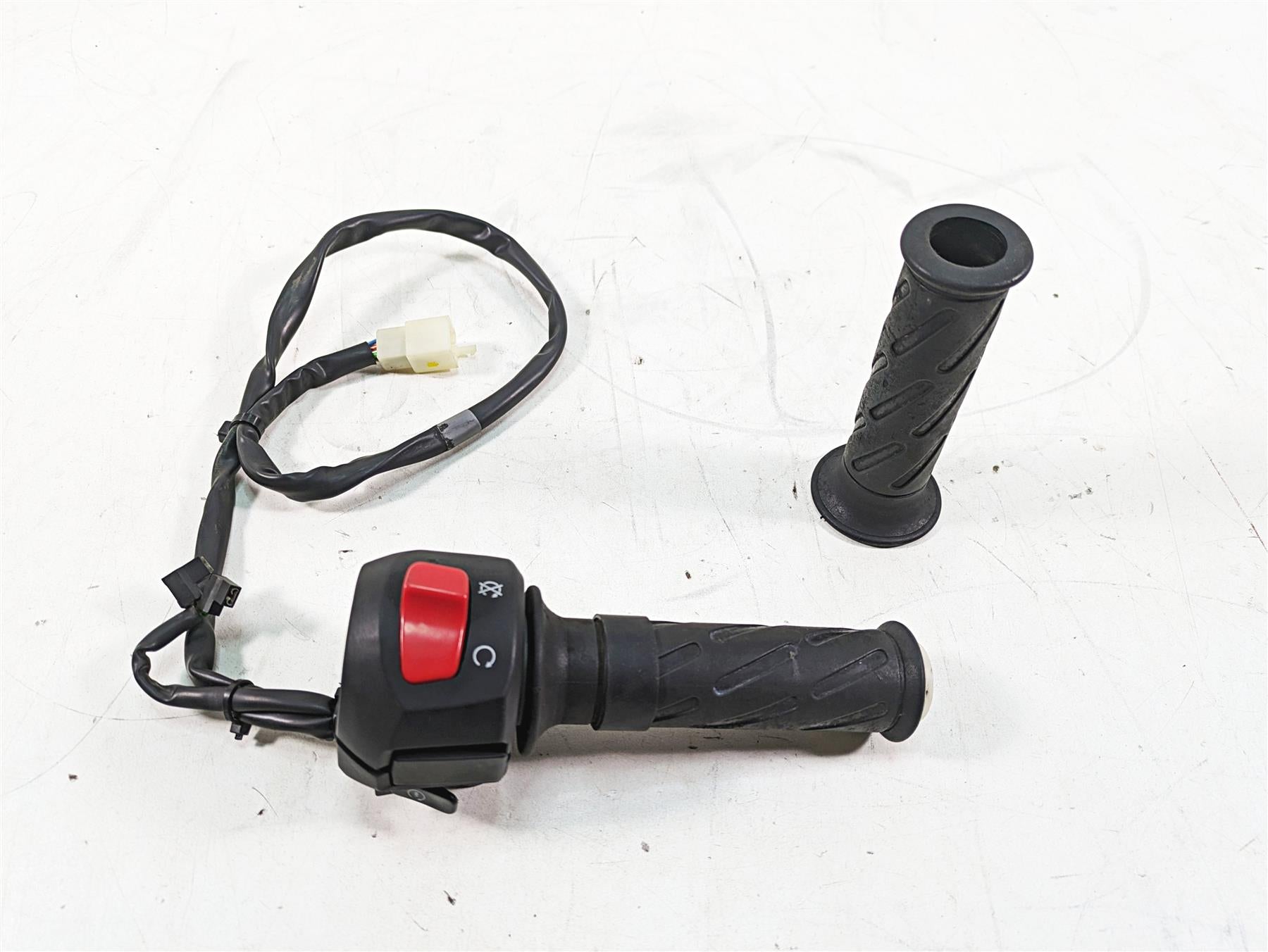 2013 Moto Guzzi V7 750 Stone Right Hand Start Control Switch B063135 {{ shop.shopifyCountryName }} - Mototech271