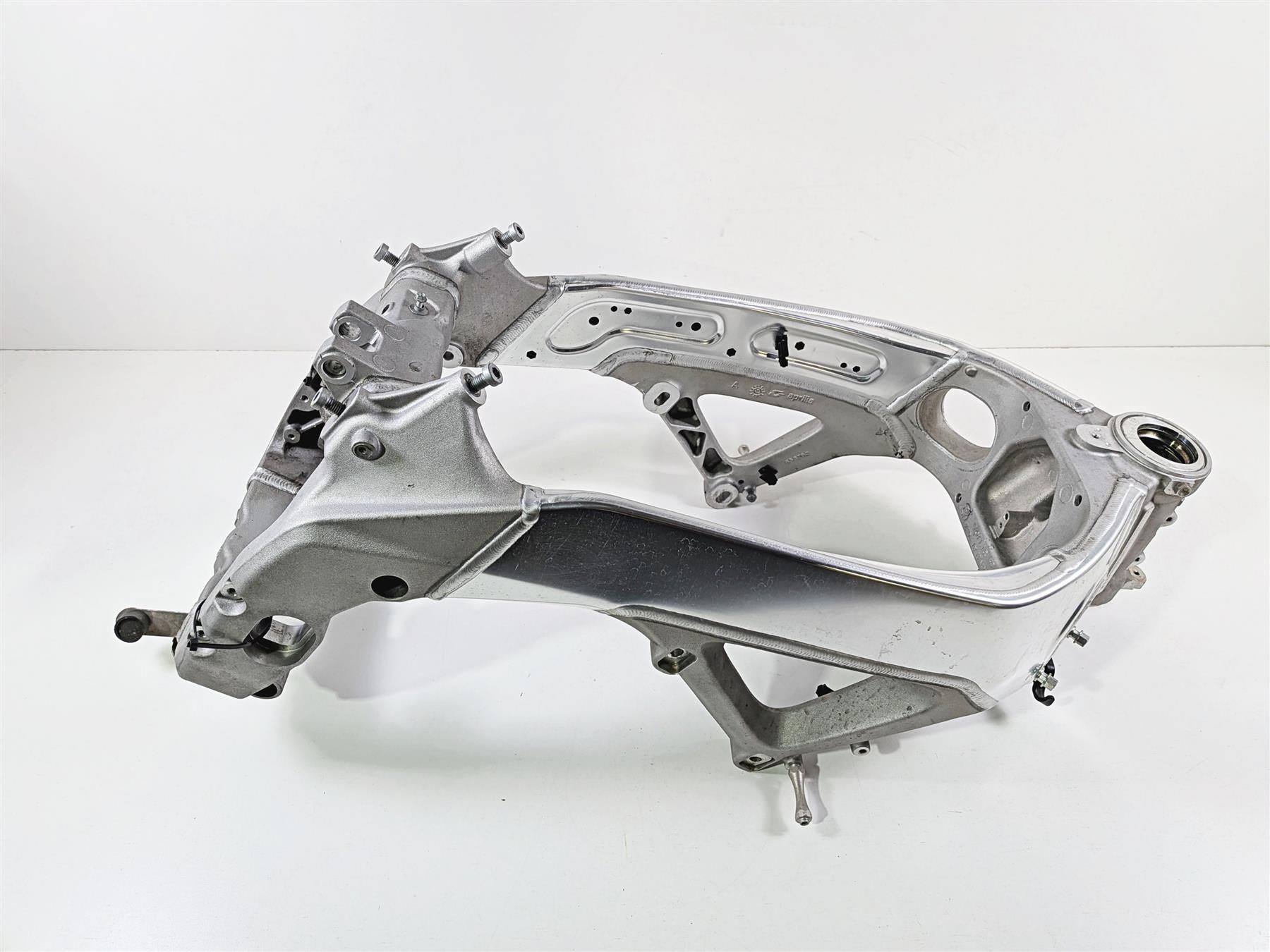 2014 Aprilia RSV4 RR Factory Straight Main Frame Chassis With Clean Florida Title 895460 {{ shop.shopifyCountryName }} - Mototech271