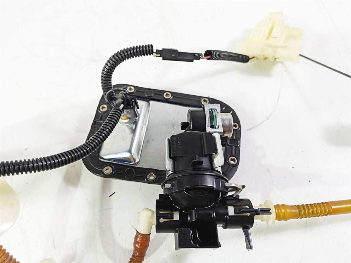 2008 Harley FLSTSB Cross Bones Fuel Gas Petrol Pump - Tested 75252-08 75284-08A {{ shop.shopifyCountryName }} - Mototech271