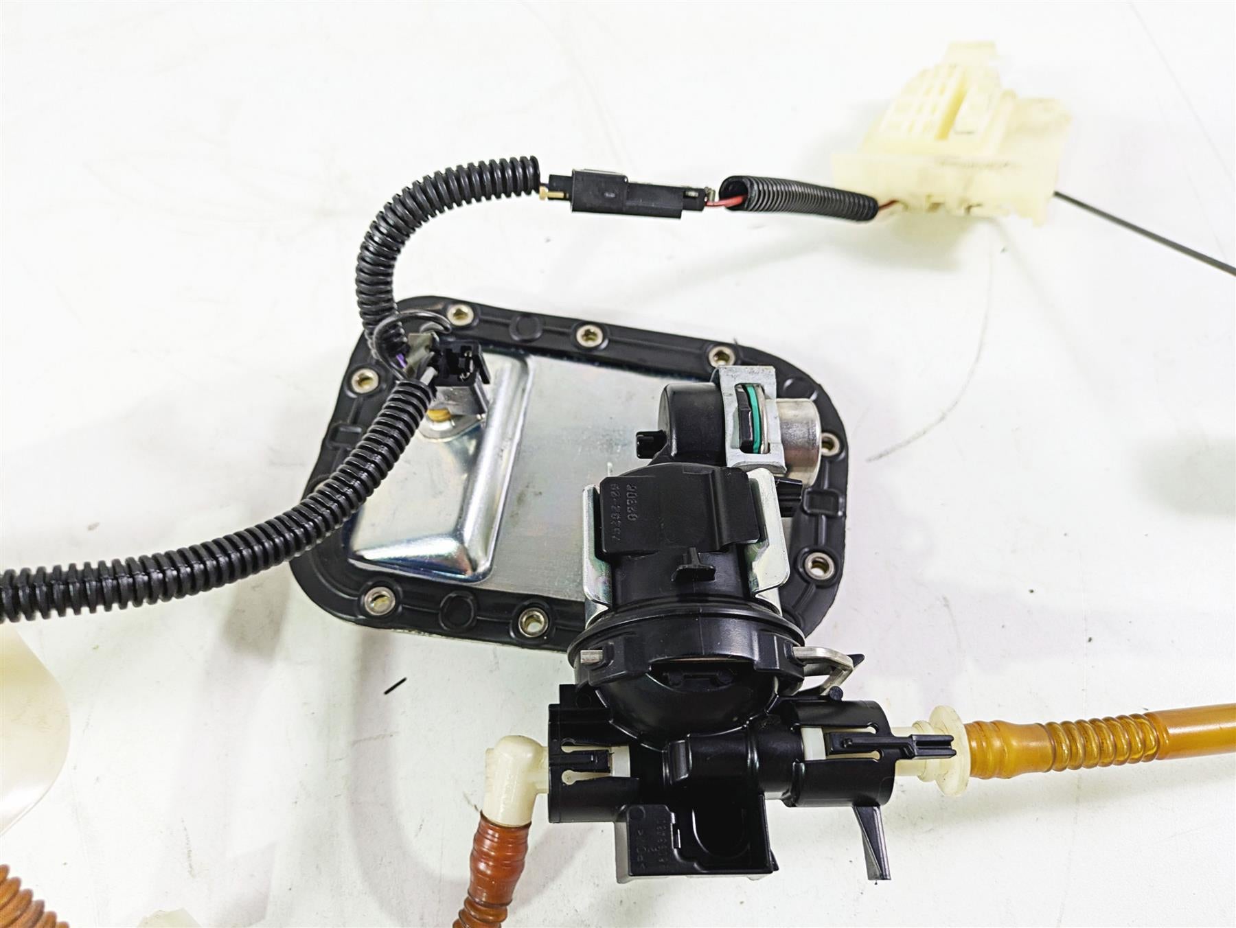 2008 Harley FLSTSB Cross Bones Fuel Gas Petrol Pump - Tested 75252-08 75284-08A {{ shop.shopifyCountryName }} - Mototech271