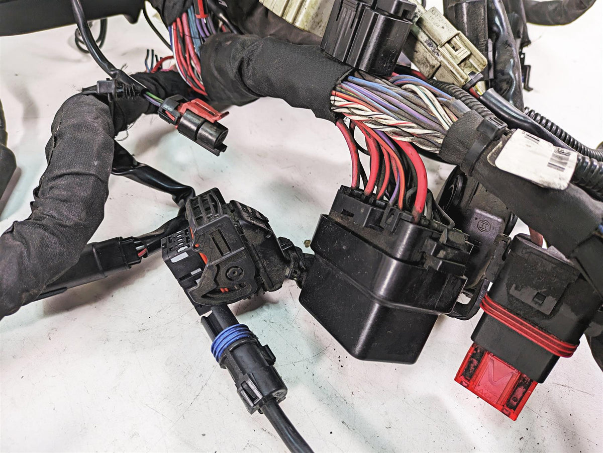 2014 Harley Touring FLHTK Electra Glide Main Wiring Harness Abs - Read 69200118 {{ shop.shopifyCountryName }} - Mototech271